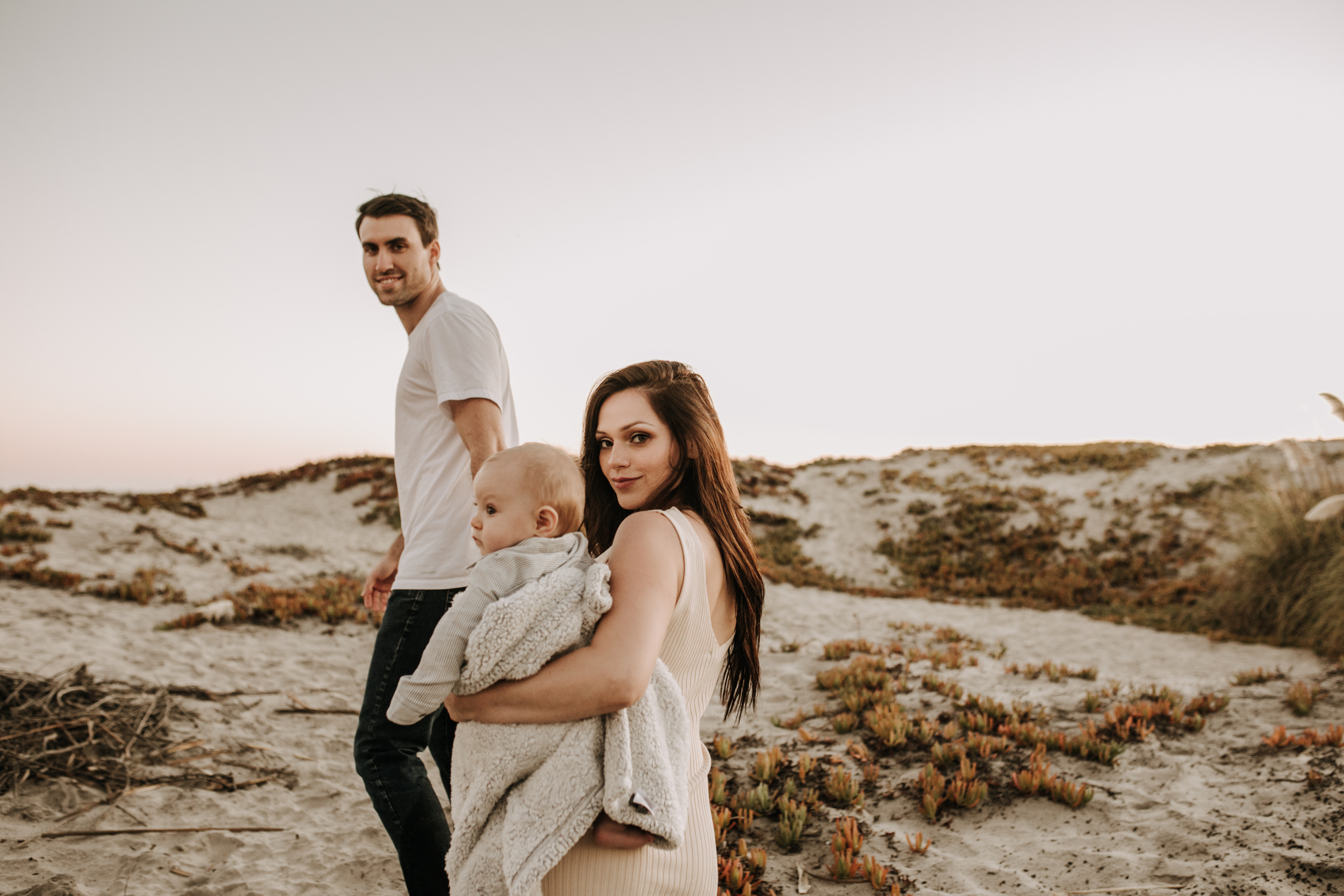 warm family beach photos golden hour sunset maternity San Diego family photographer Sabrina Kinsella sabrinalynnphoto