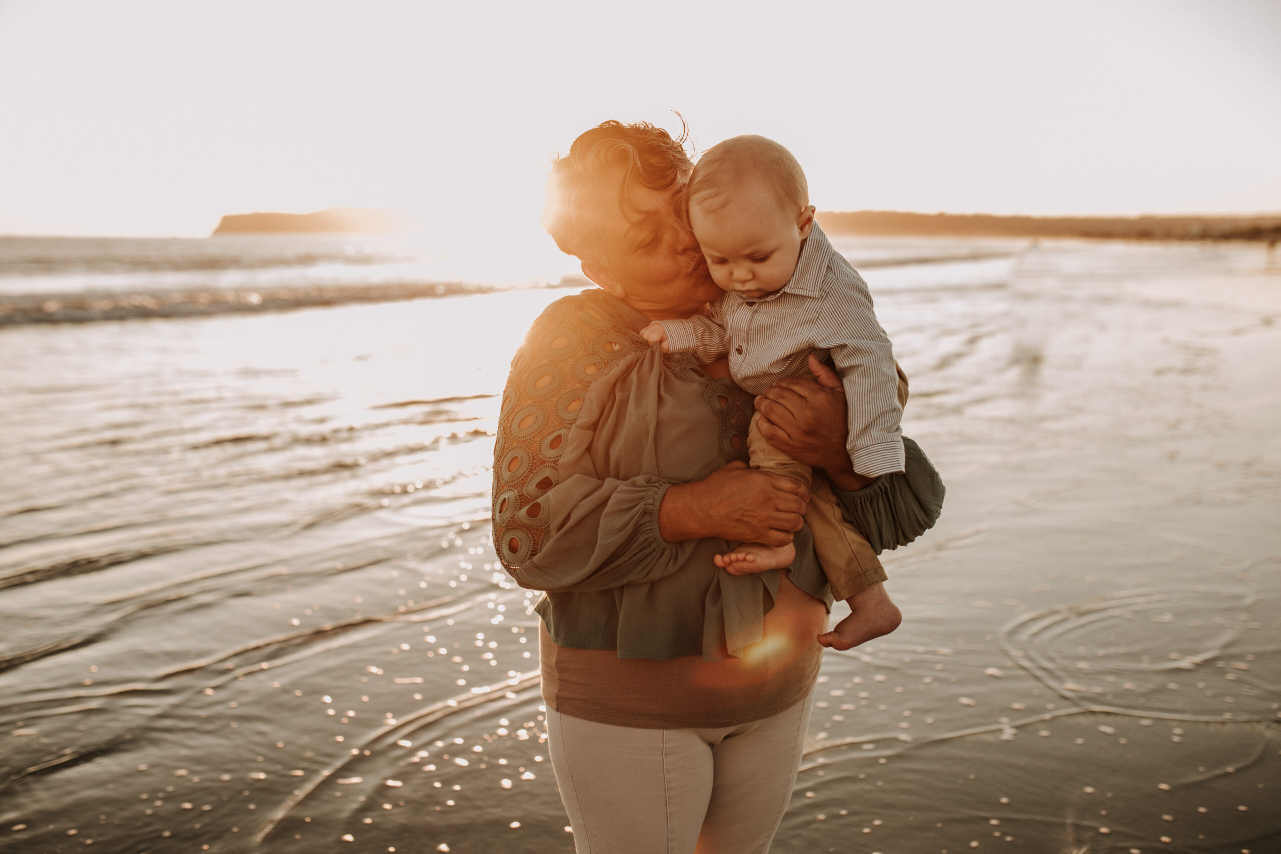 warm family beach photos golden hour sunset maternity San Diego family photographer Sabrina Kinsella sabrinalynnphoto