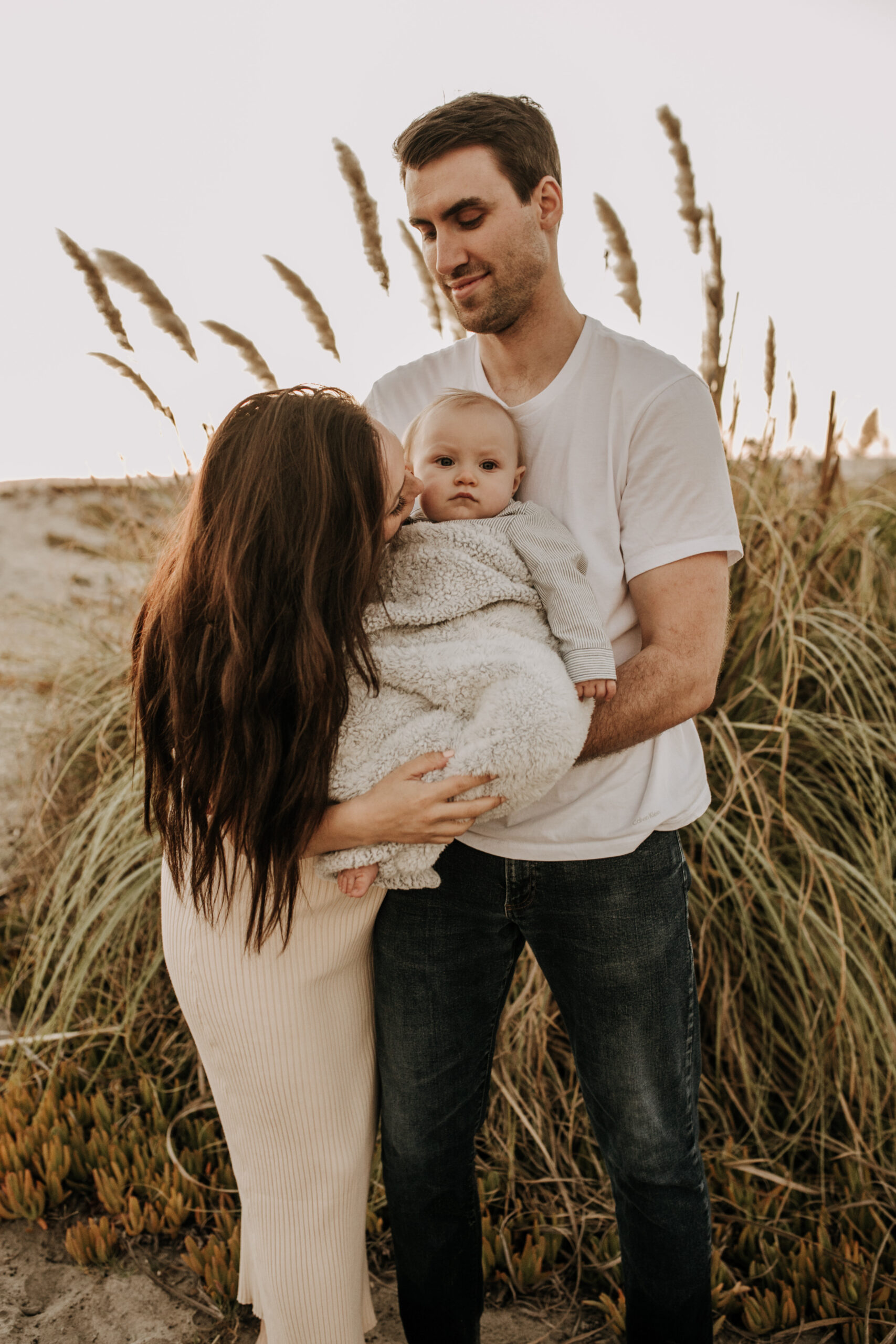 warm family beach photos golden hour sunset maternity San Diego family photographer Sabrina Kinsella sabrinalynnphoto