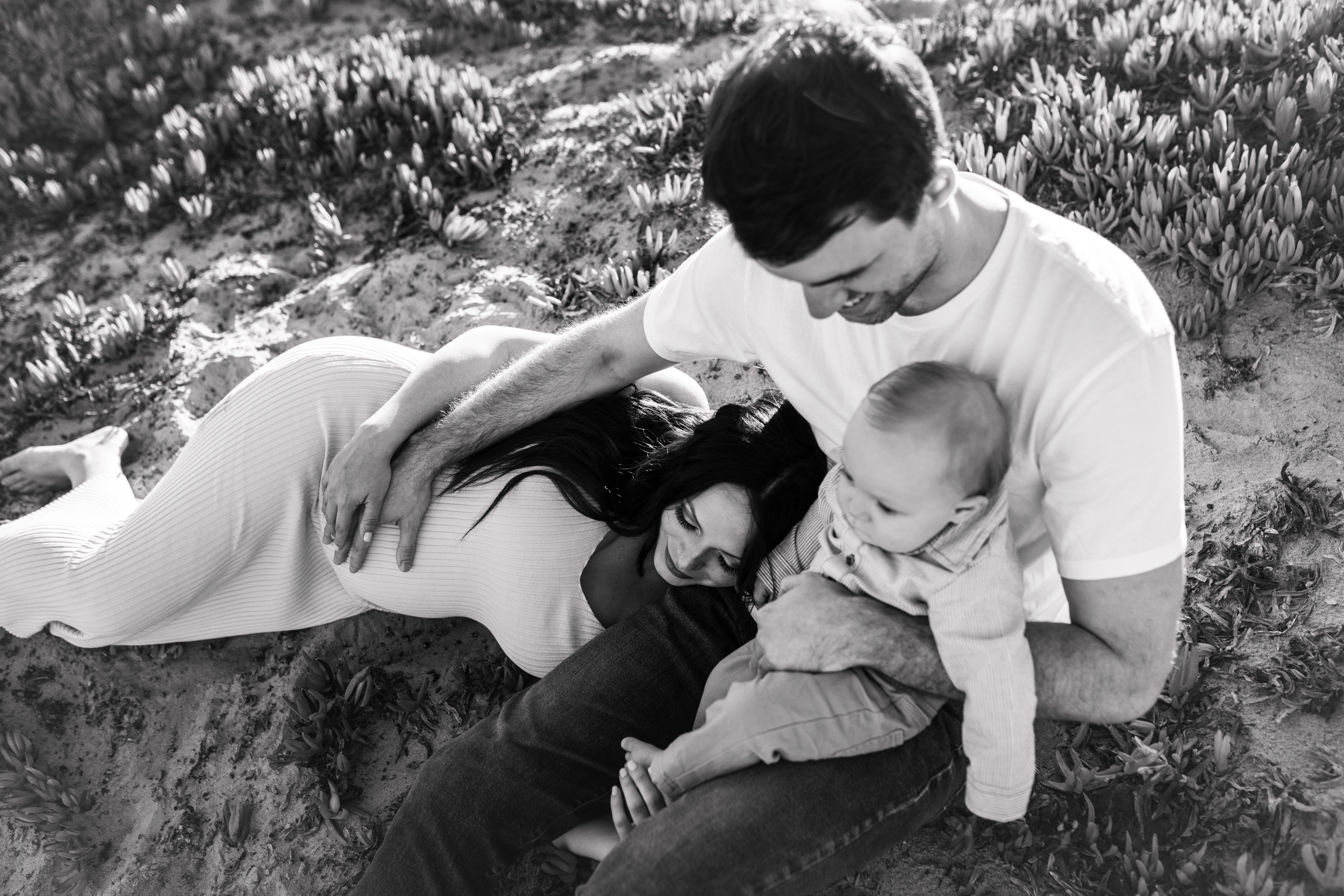 warm family beach photos golden hour sunset maternity San Diego family photographer Sabrina Kinsella sabrinalynnphoto