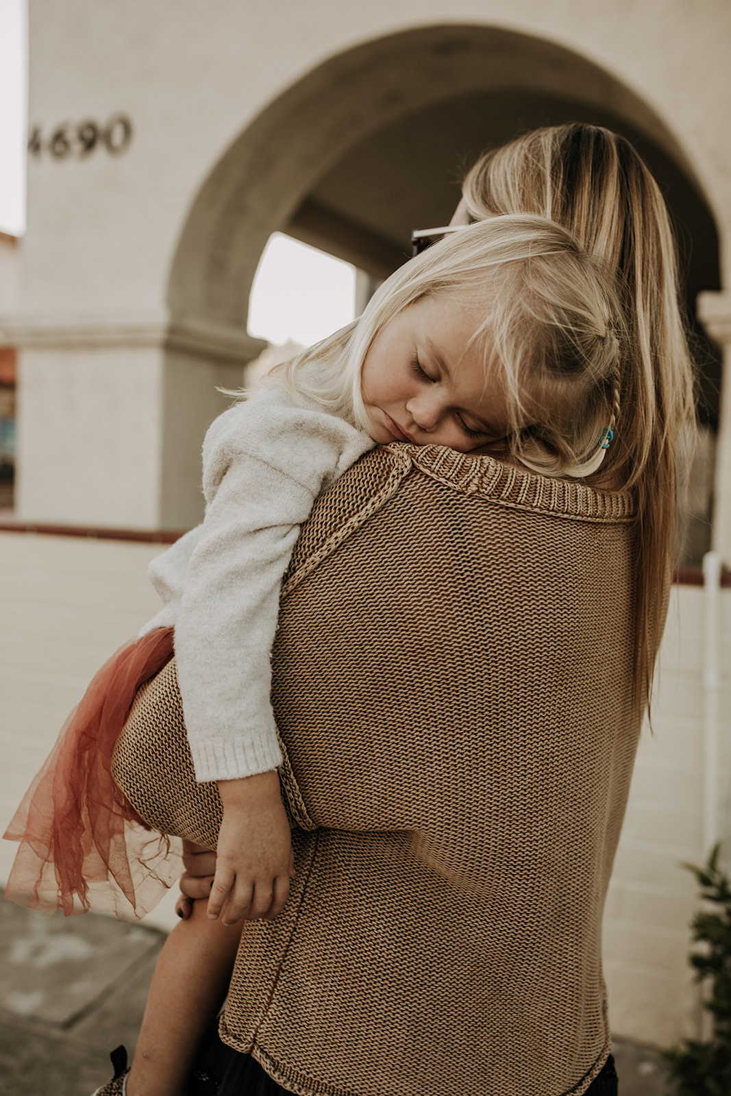 warm family city urban photoshoot family photo inspiration San Diego family photographer Sabrina Kinsella