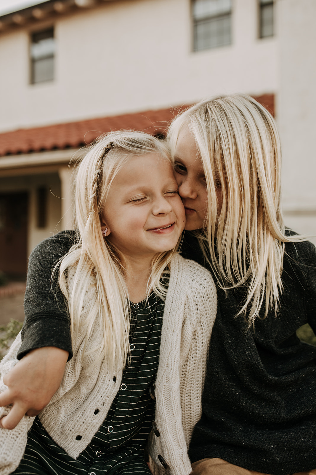 warm family city urban photoshoot family photo inspiration San Diego family photographer Sabrina Kinsella