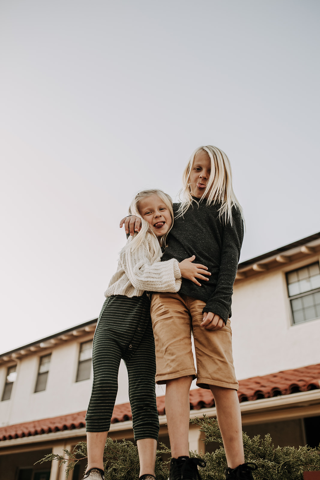 warm family city urban photoshoot family photo inspiration San Diego family photographer Sabrina Kinsella