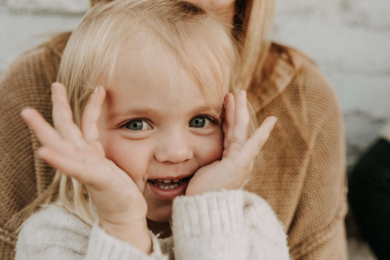 warm family city urban photoshoot family photo inspiration San Diego family photographer Sabrina Kinsella