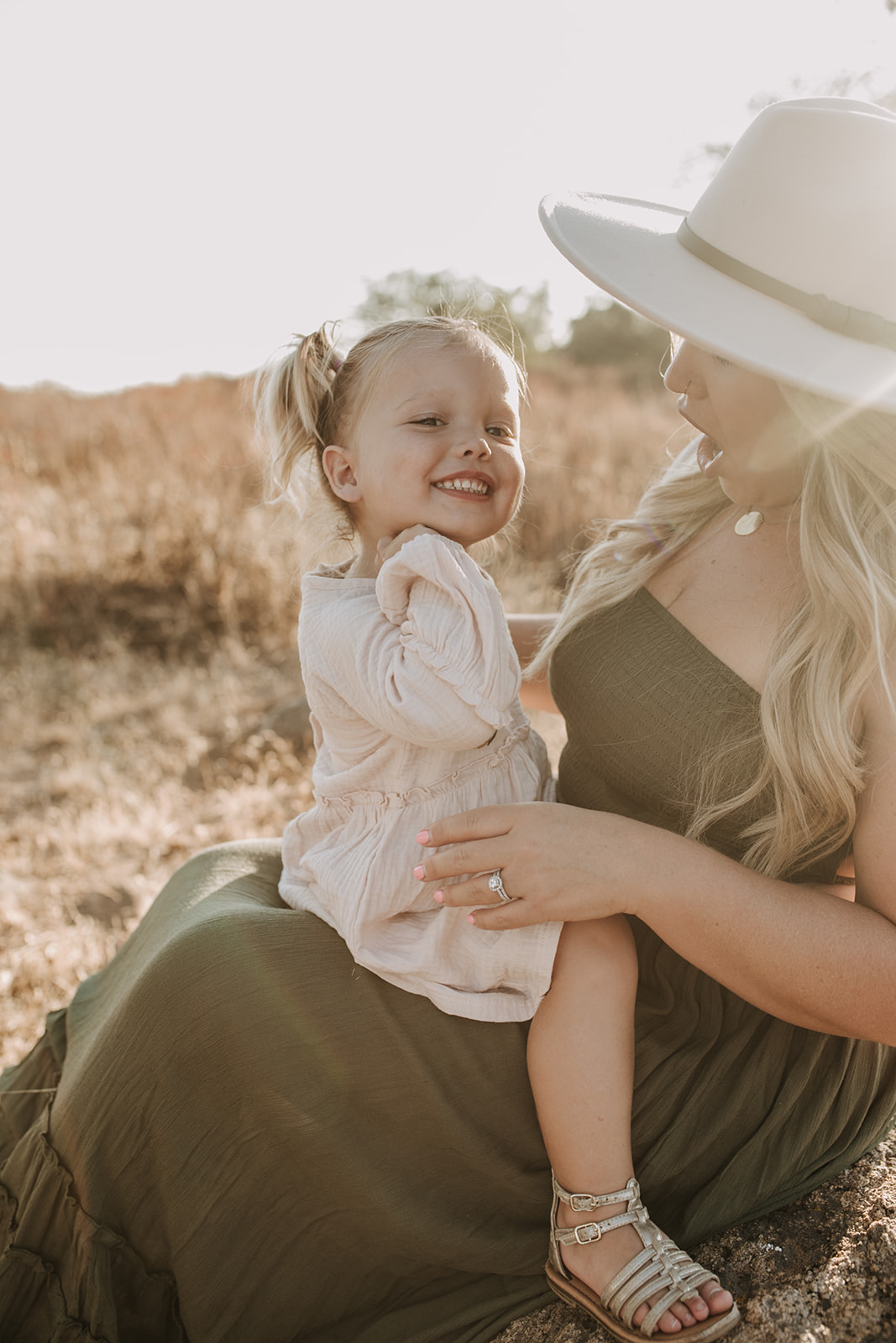 warm family farm photos outdoor family photos San Diego California San Diego family photographer Sabrina Kinsella Sabrinalynnphoto