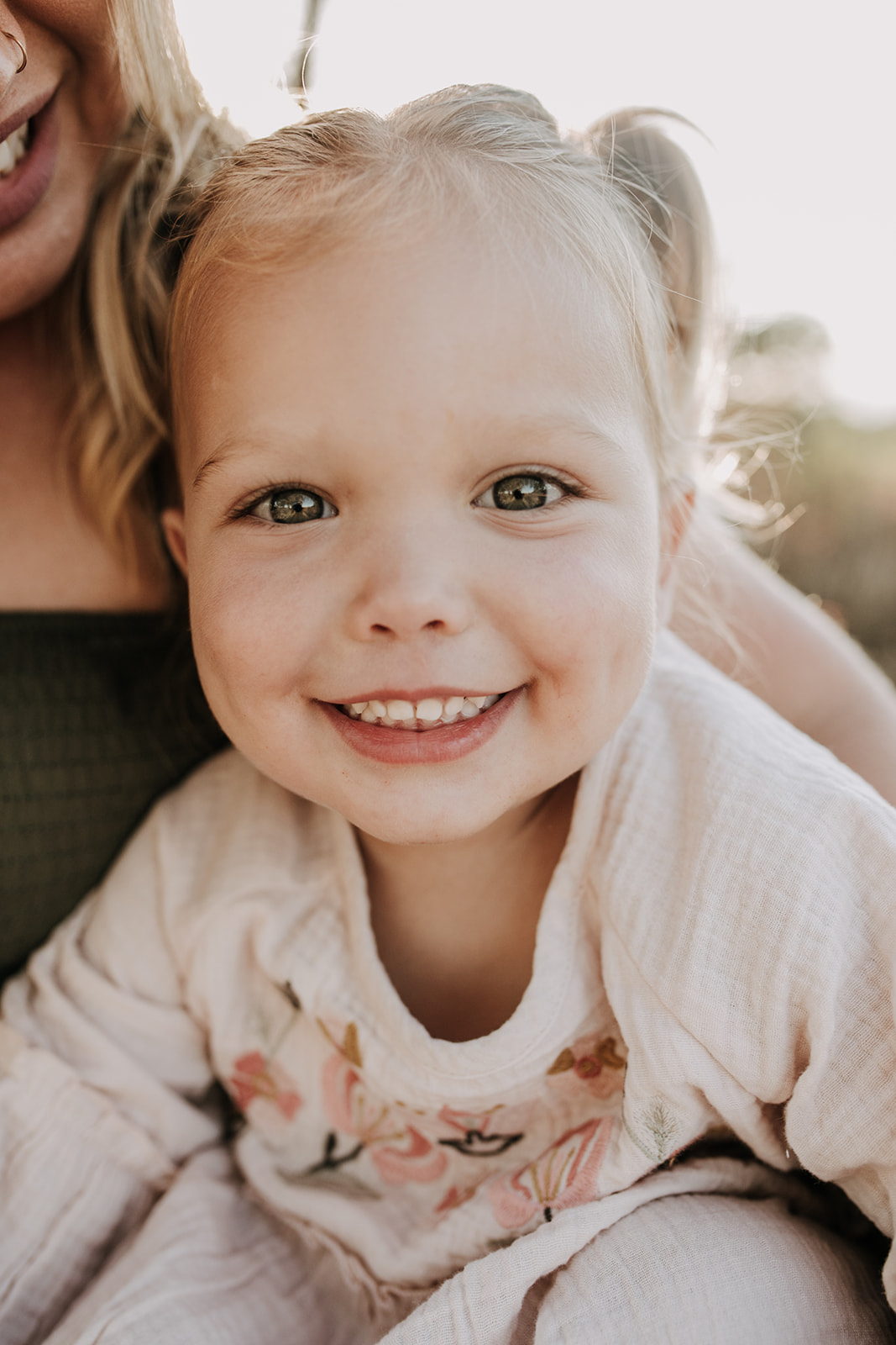 warm family farm photos outdoor family photos San Diego California San Diego family photographer Sabrina Kinsella Sabrinalynnphoto