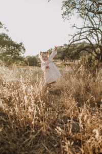 warm family farm photos outdoor family photos San Diego California San Diego family photographer Sabrina Kinsella Sabrinalynnphoto