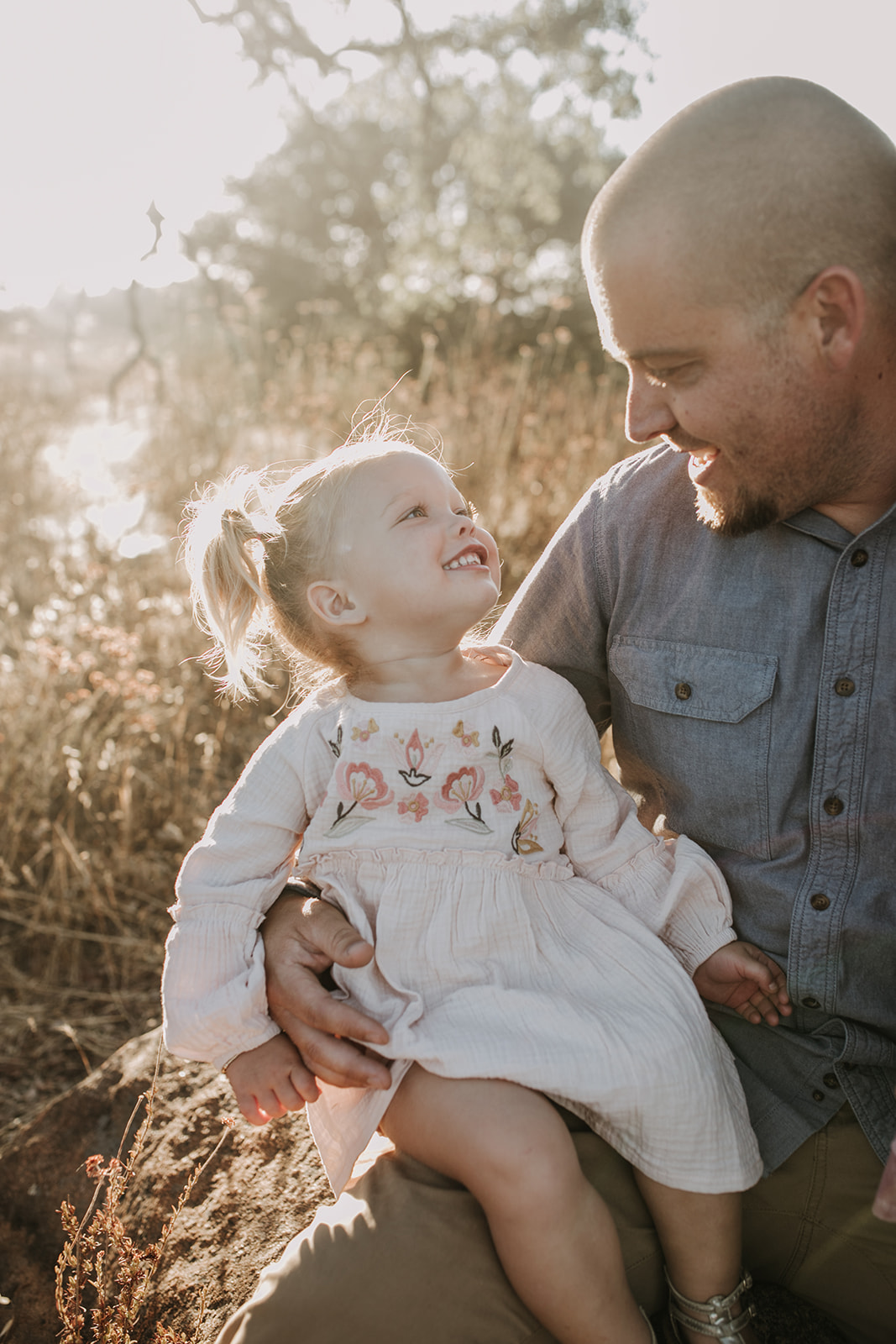 warm family farm photos outdoor family photos San Diego California San Diego family photographer Sabrina Kinsella Sabrinalynnphoto