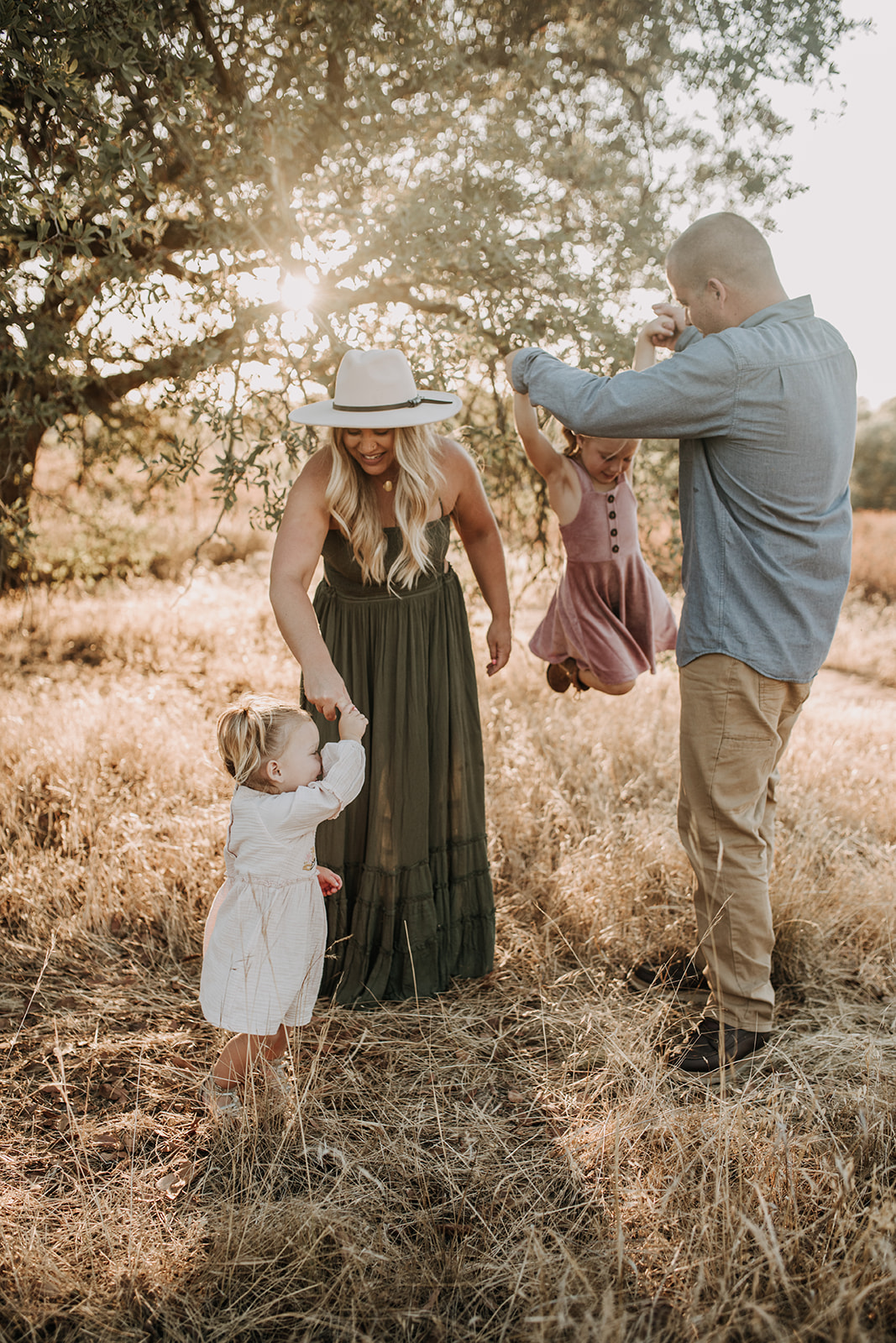 warm family farm photos outdoor family photos San Diego California San Diego family photographer Sabrina Kinsella Sabrinalynnphoto