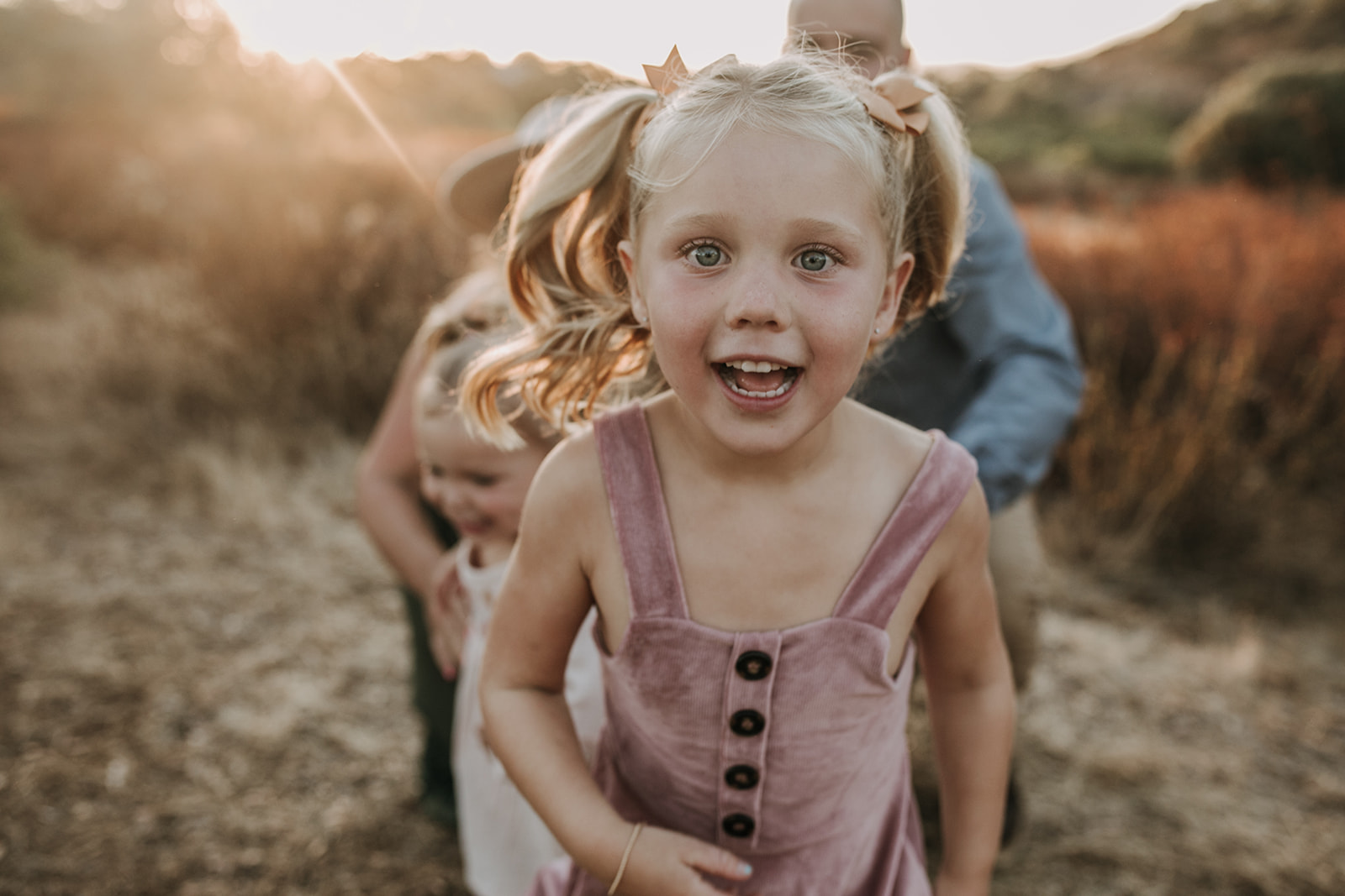 warm family farm photos outdoor family photos San Diego California San Diego family photographer Sabrina Kinsella Sabrinalynnphoto