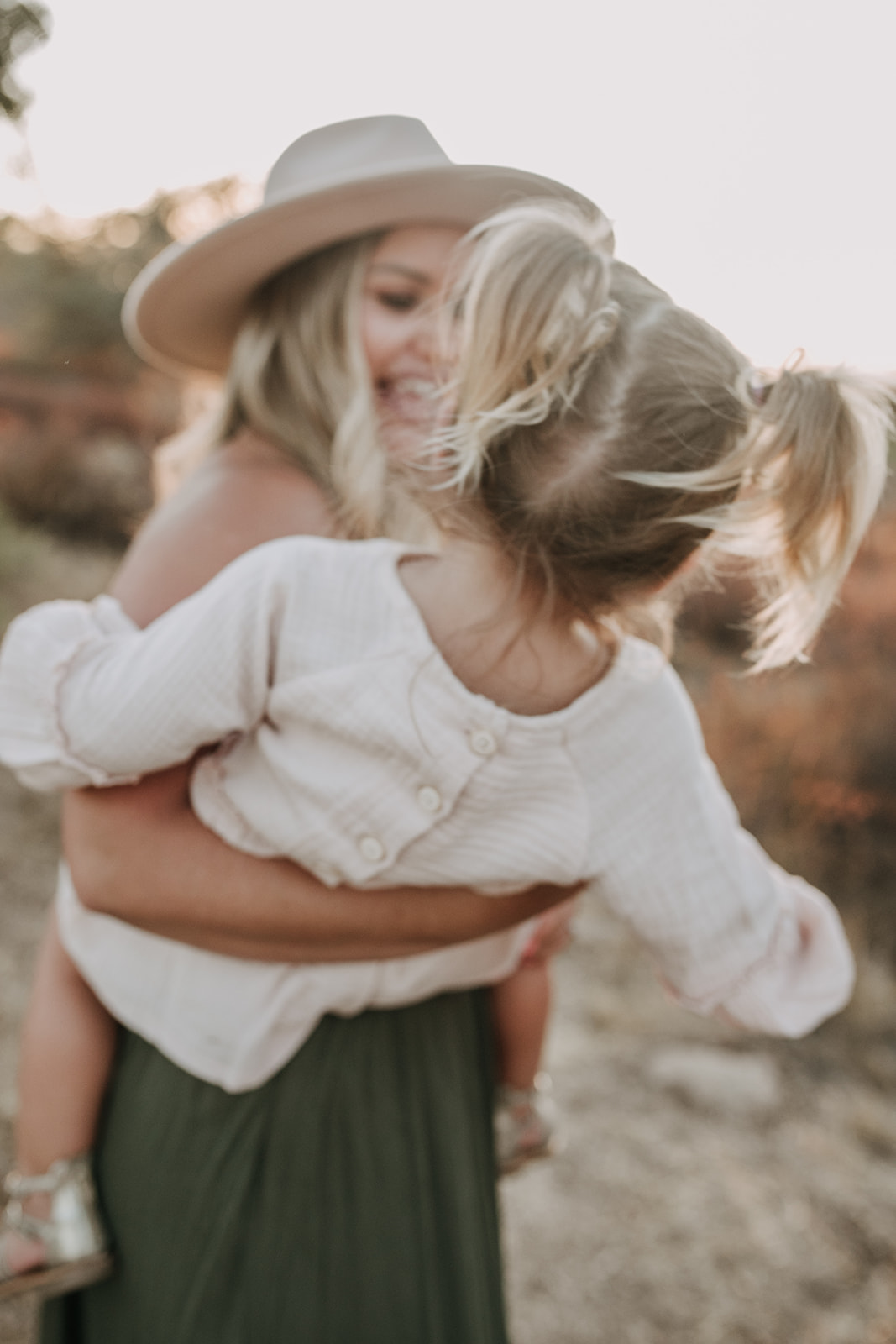 warm family farm photos outdoor family photos San Diego California San Diego family photographer Sabrina Kinsella Sabrinalynnphoto