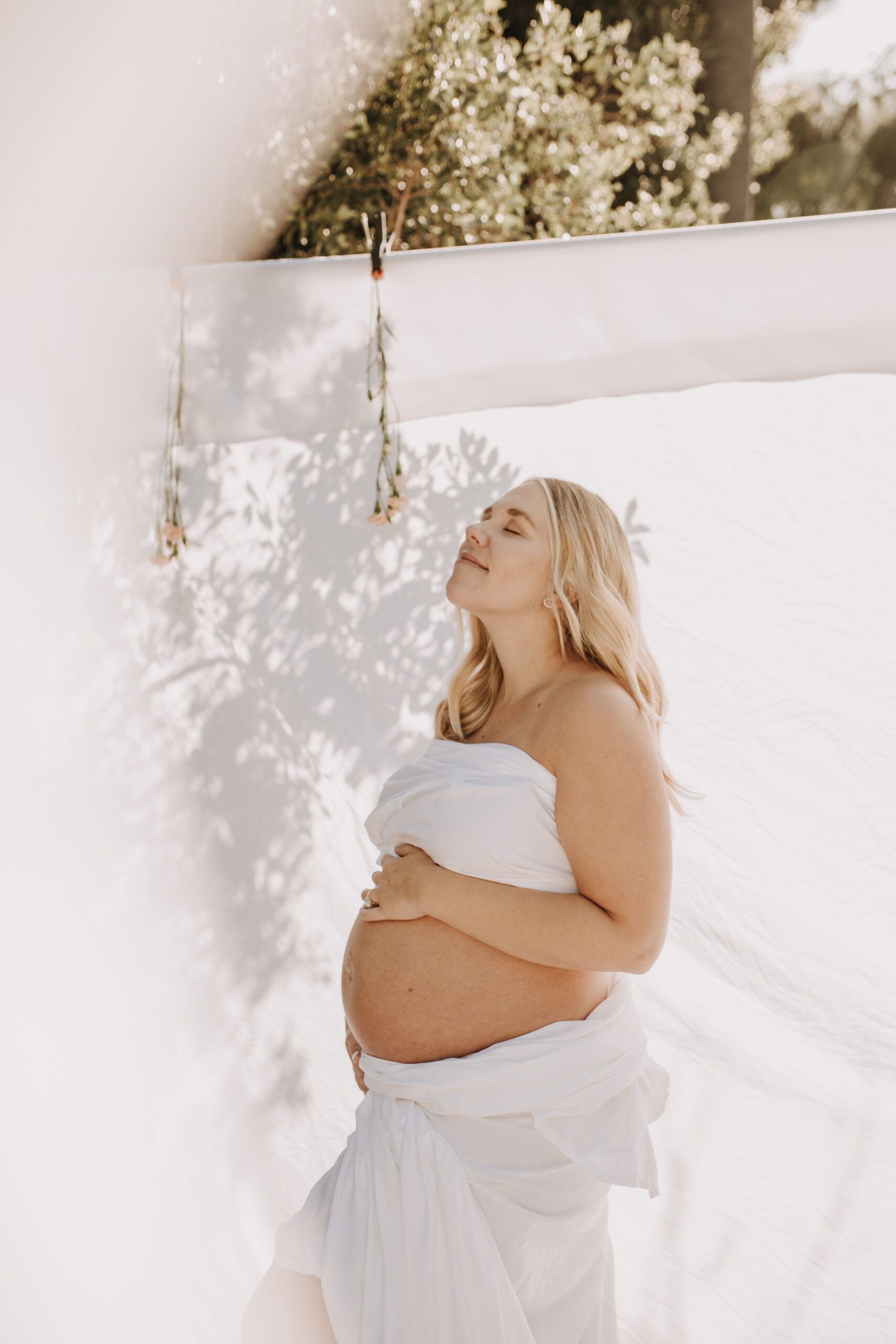 maternity floral maternity outdoor phots spring maternity backyard minis San Diego photographer Sabrina Kinsella sabrinalynnphoto