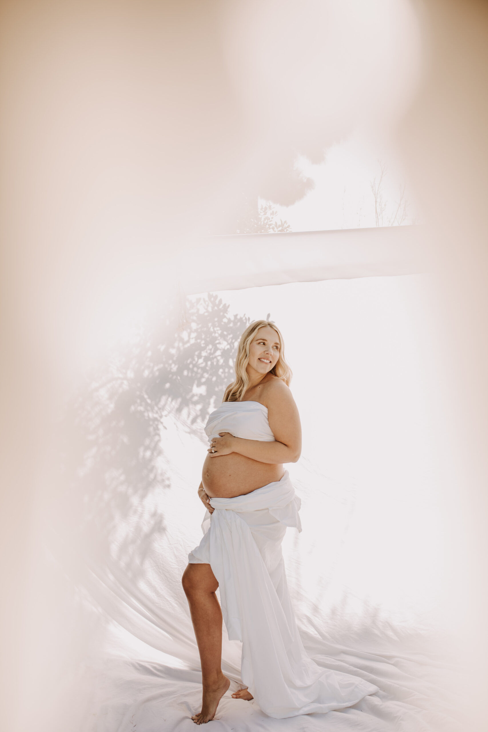 maternity floral maternity outdoor phots spring maternity backyard minis San Diego photographer Sabrina Kinsella sabrinalynnphoto