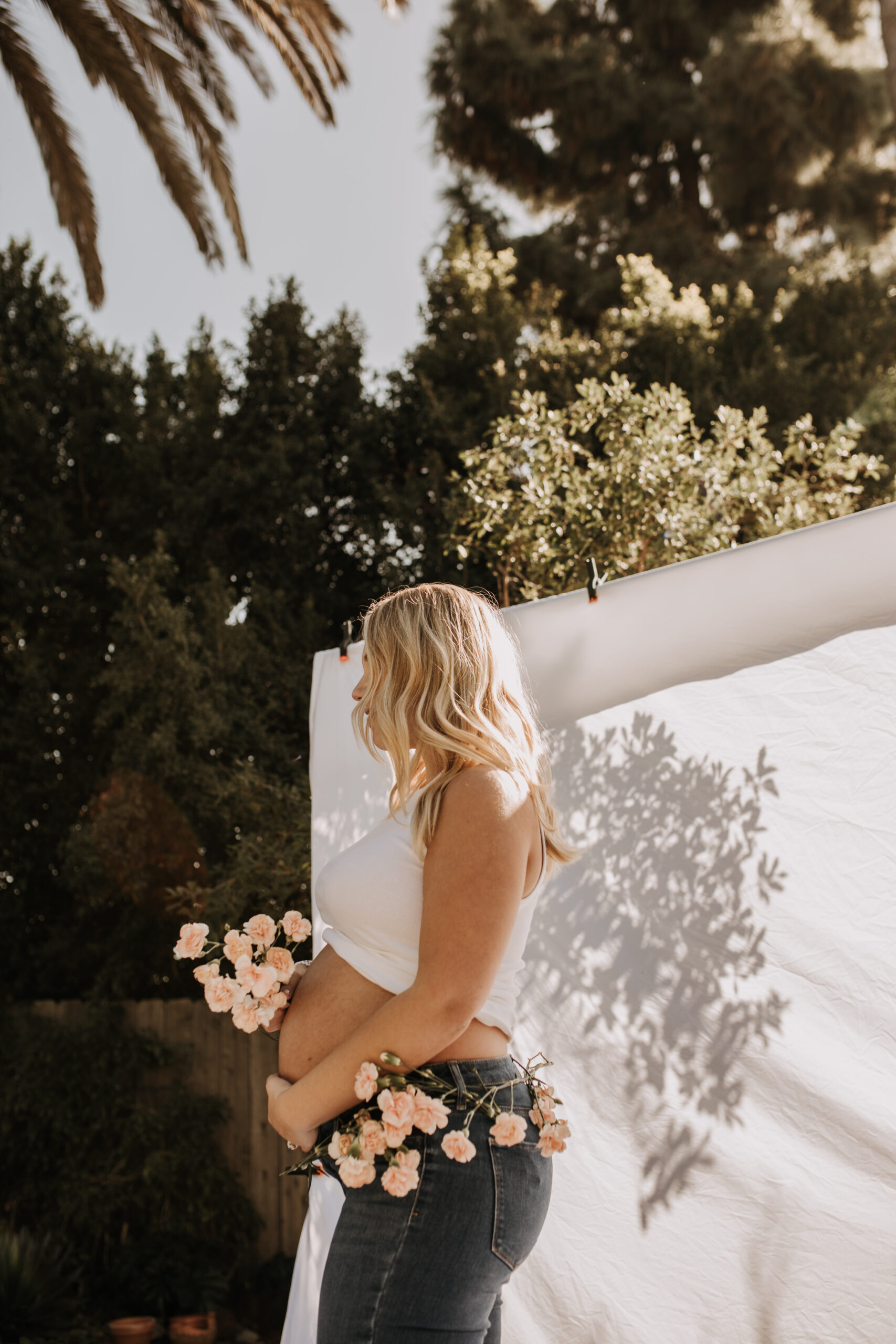 maternity floral maternity outdoor phots spring maternity backyard minis San Diego photographer Sabrina Kinsella sabrinalynnphoto