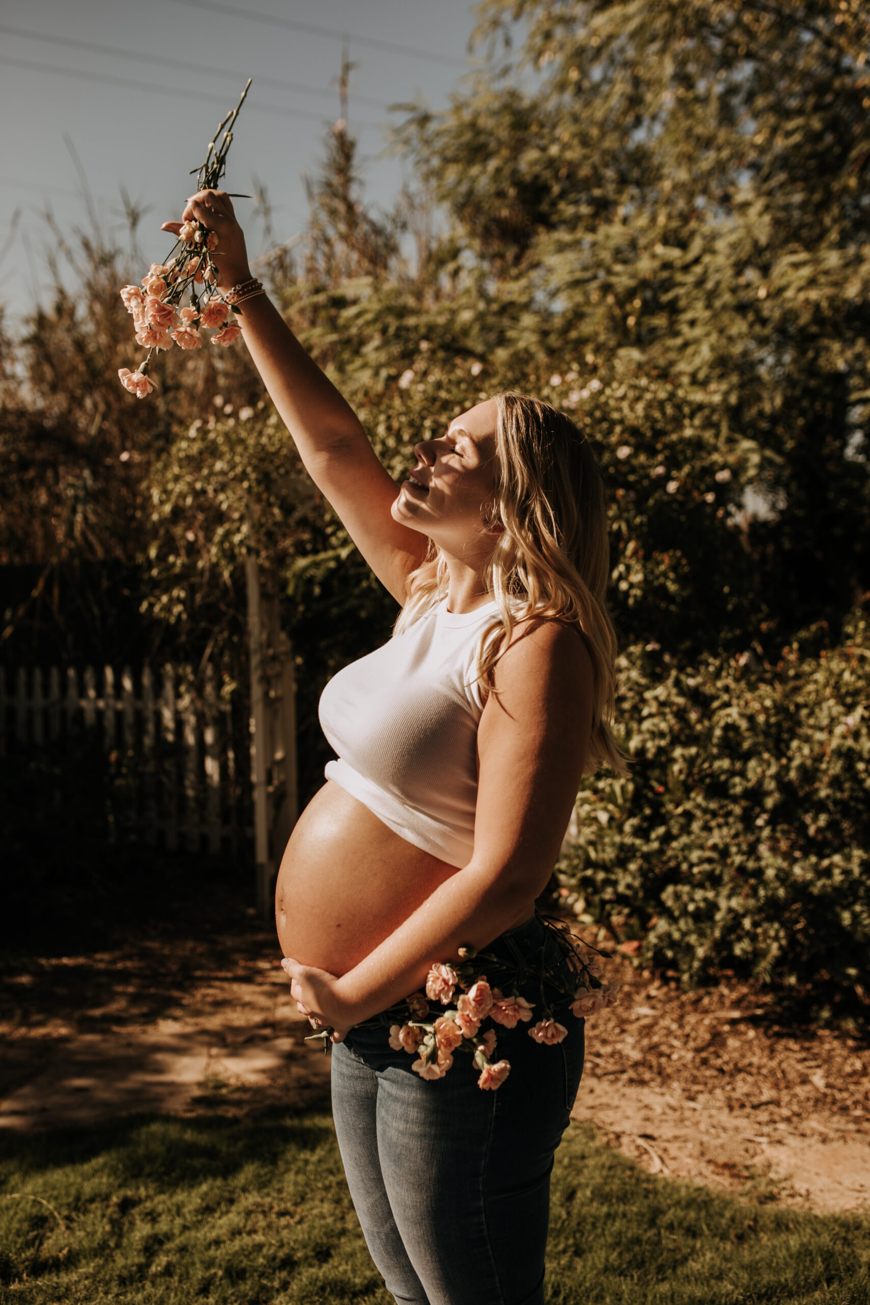 maternity floral maternity outdoor phots spring maternity backyard minis San Diego photographer Sabrina Kinsella sabrinalynnphoto