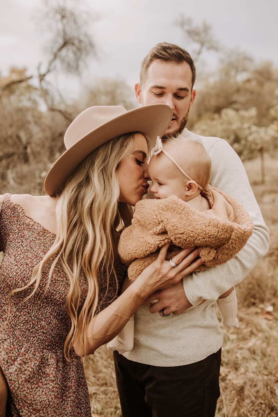 outdoor family session family photos fall photography fall family session fall family photoshoot family photo inspo San Diego family photographer Sabrina kinsella