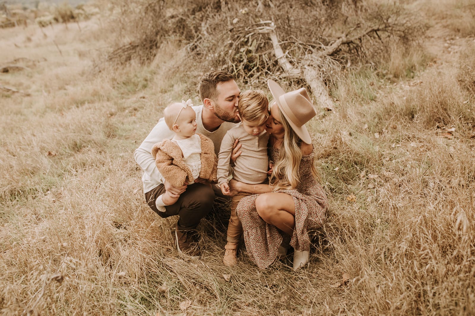 outdoor family session family photos fall photography fall family session fall family photoshoot family photo inspo San Diego family photographer Sabrina kinsella