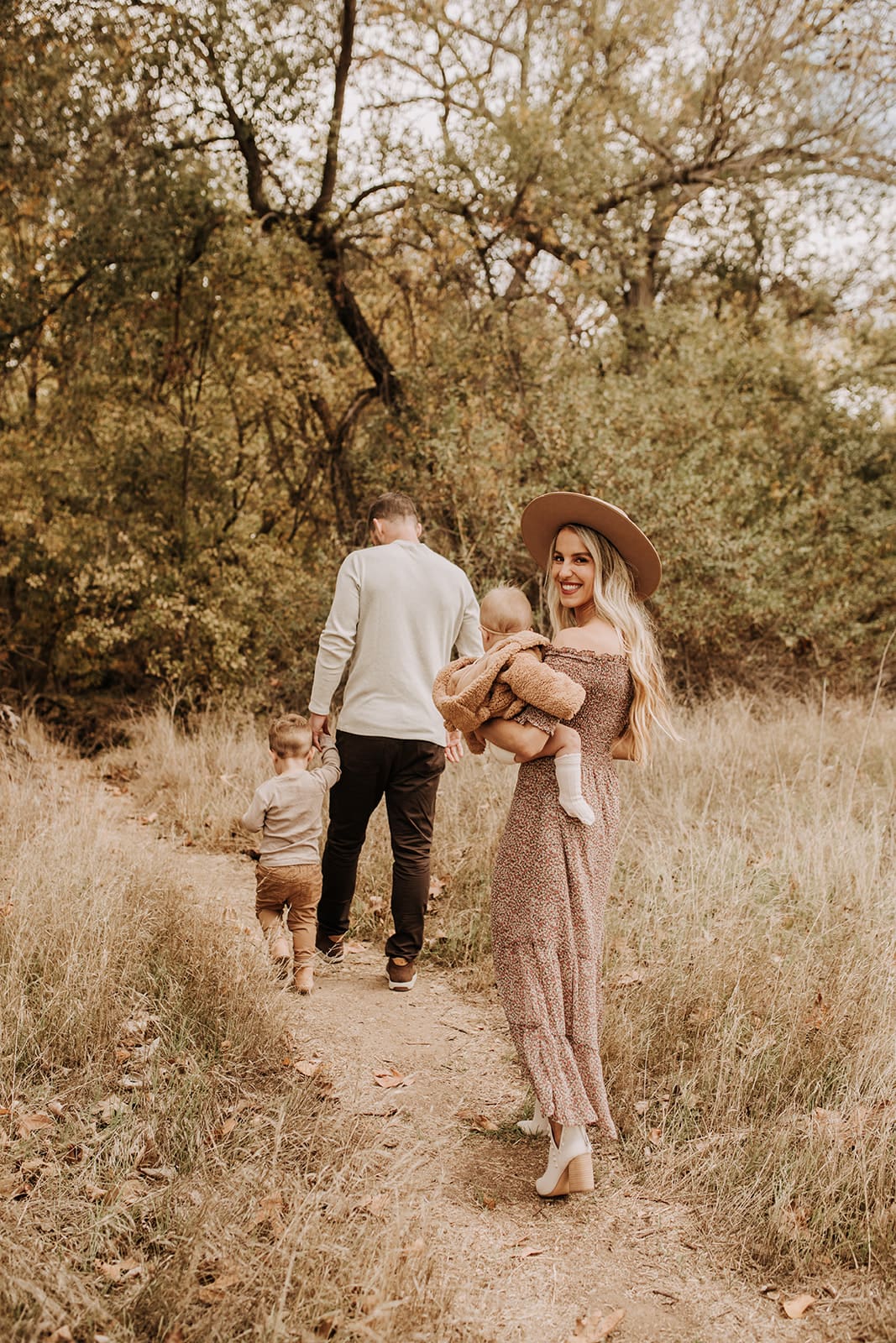 outdoor family session family photos fall photography fall family session fall family photoshoot family photo inspo San Diego family photographer Sabrina kinsella