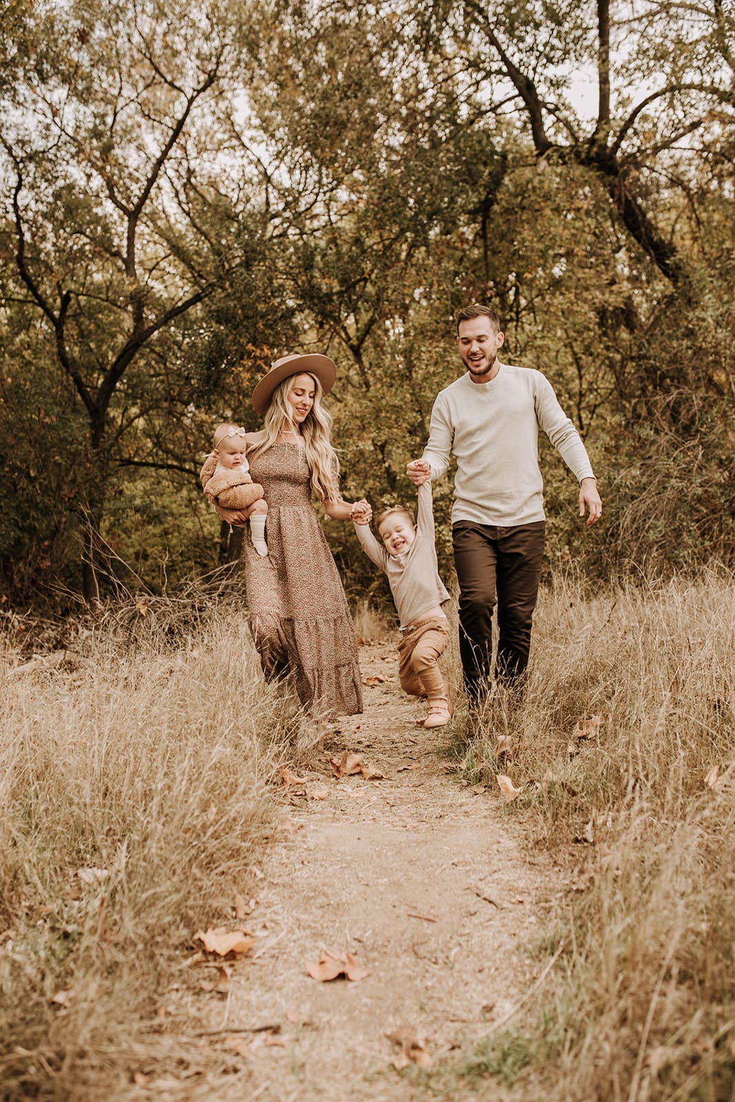 outdoor family session family photos fall photography fall family session fall family photoshoot family photo inspo San Diego family photographer Sabrina kinsella