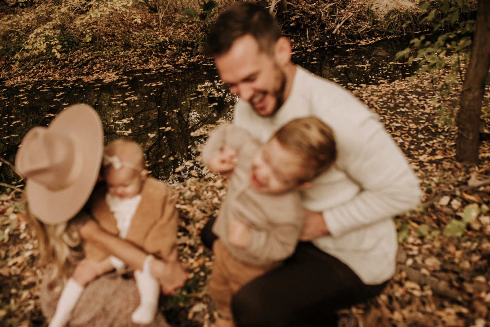 outdoor family session family photos fall photography fall family session fall family photoshoot family photo inspo San Diego family photographer Sabrina kinsella