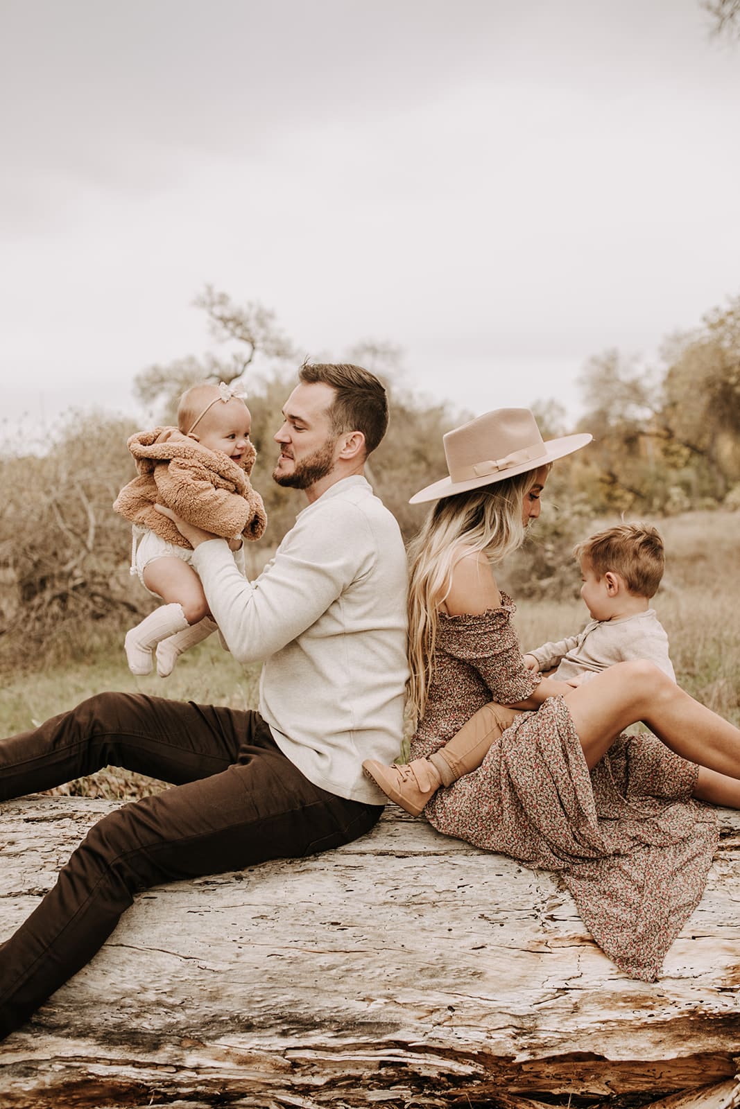 outdoor family session family photos fall photography fall family session fall family photoshoot family photo inspo San Diego family photographer Sabrina kinsella