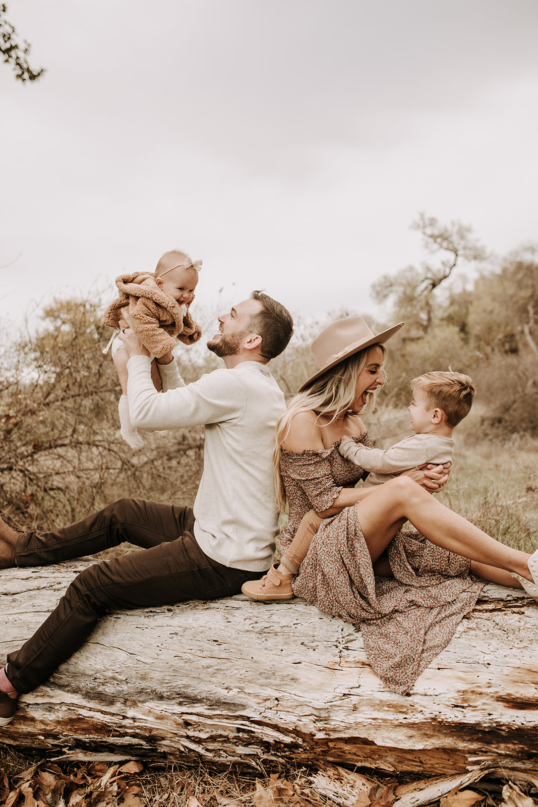 outdoor family session family photos fall photography fall family session fall family photoshoot family photo inspo San Diego family photographer Sabrina kinsella