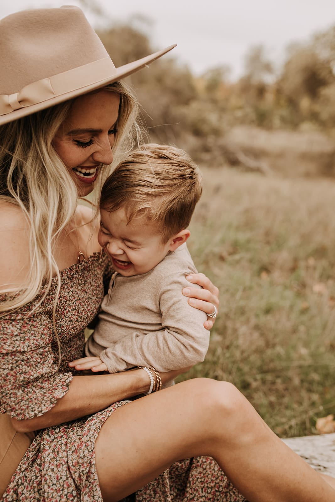 outdoor family session family photos fall photography fall family session fall family photoshoot family photo inspo San Diego family photographer Sabrina kinsella