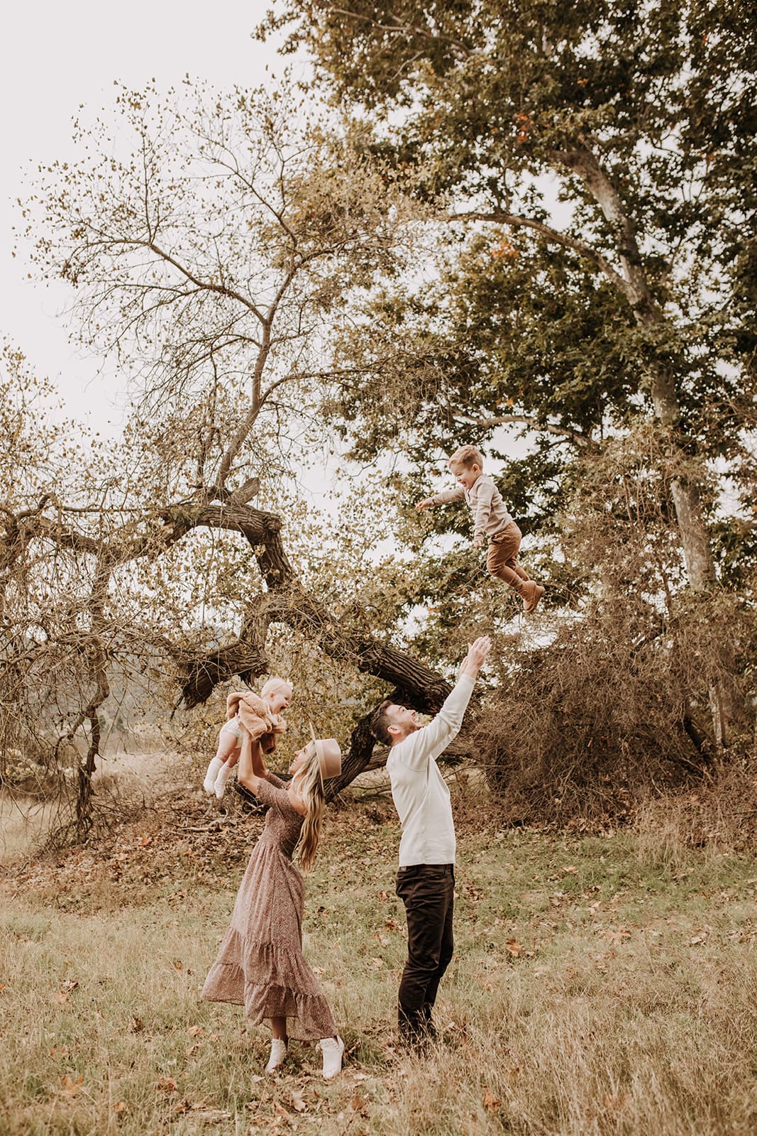 outdoor family session family photos fall photography fall family session fall family photoshoot family photo inspo San Diego family photographer Sabrina kinsella