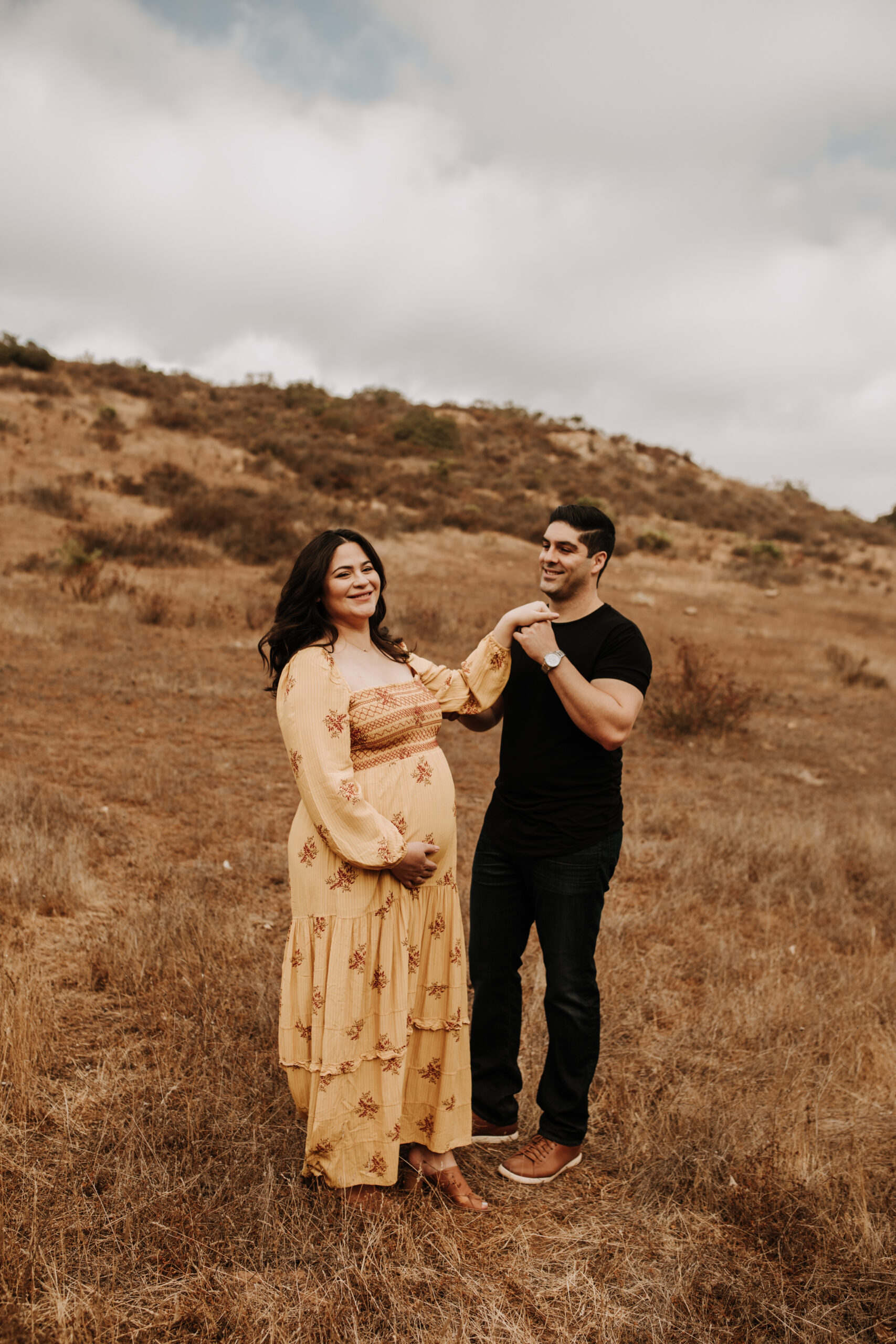 warm morning photos outdoor maternity photography expecting San Diego motherhood maternity photographer Sabrina Kinsella sabrinalynnphoto couples photoshoot fall photos