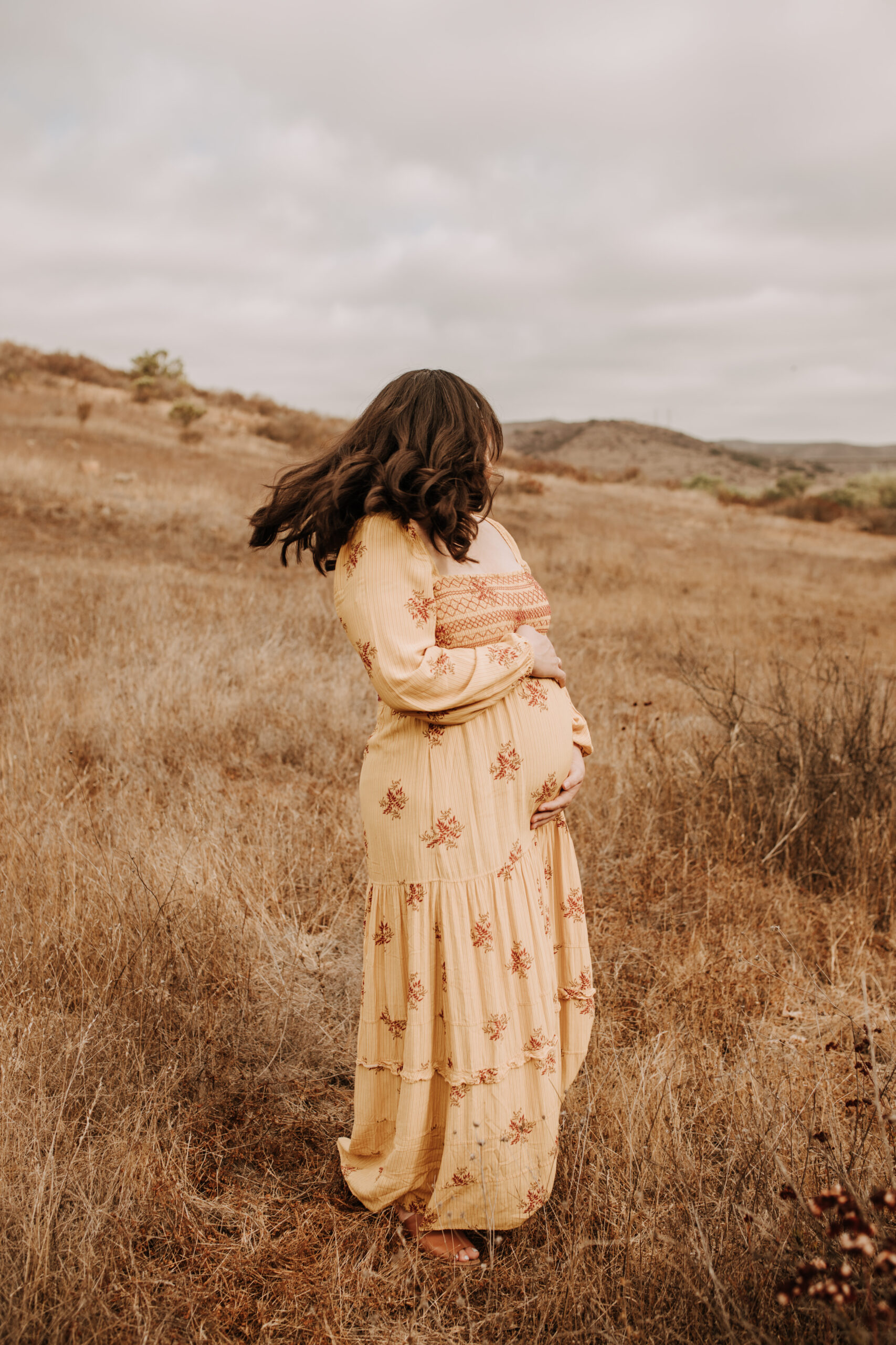 warm morning photos outdoor maternity photography expecting San Diego motherhood maternity photographer Sabrina Kinsella sabrinalynnphoto couples photoshoot fall photos