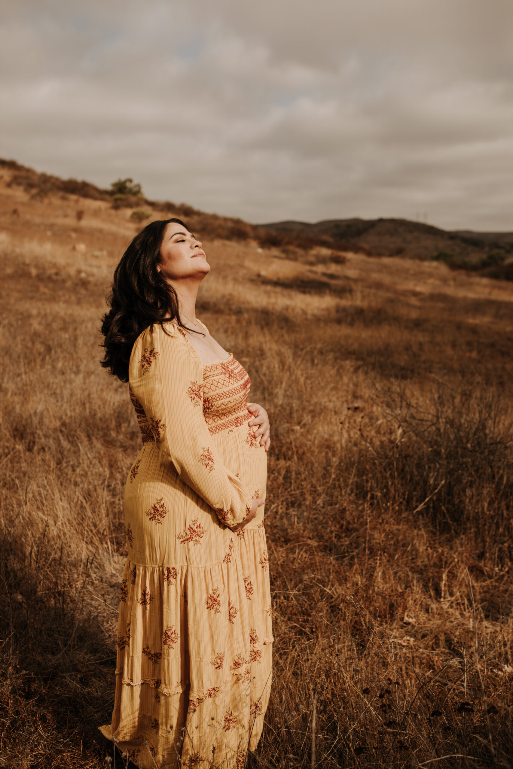 warm morning photos outdoor maternity photography expecting San Diego motherhood maternity photographer Sabrina Kinsella sabrinalynnphoto couples photoshoot fall photos