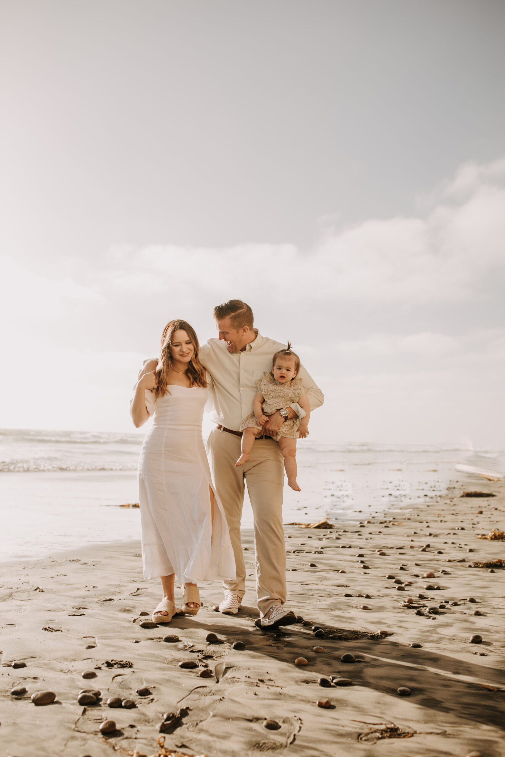 golden hour candid family photos beach photoshoot family photoshoot outdoor family photos San Diego family photographer Sabrina kinsella sabrinalynnphoto