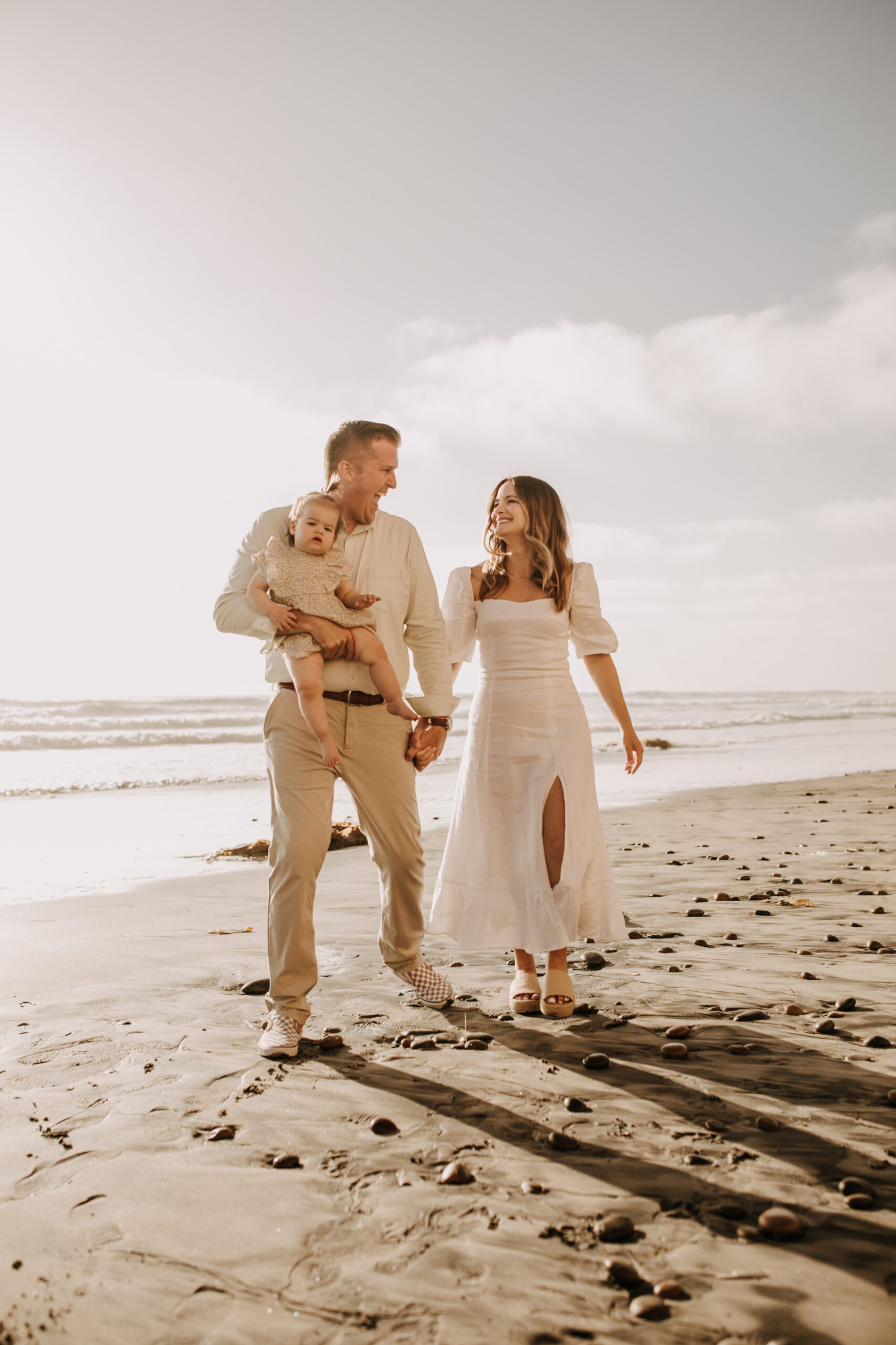 golden hour candid family photos beach photoshoot family photoshoot outdoor family photos San Diego family photographer Sabrina kinsella sabrinalynnphoto