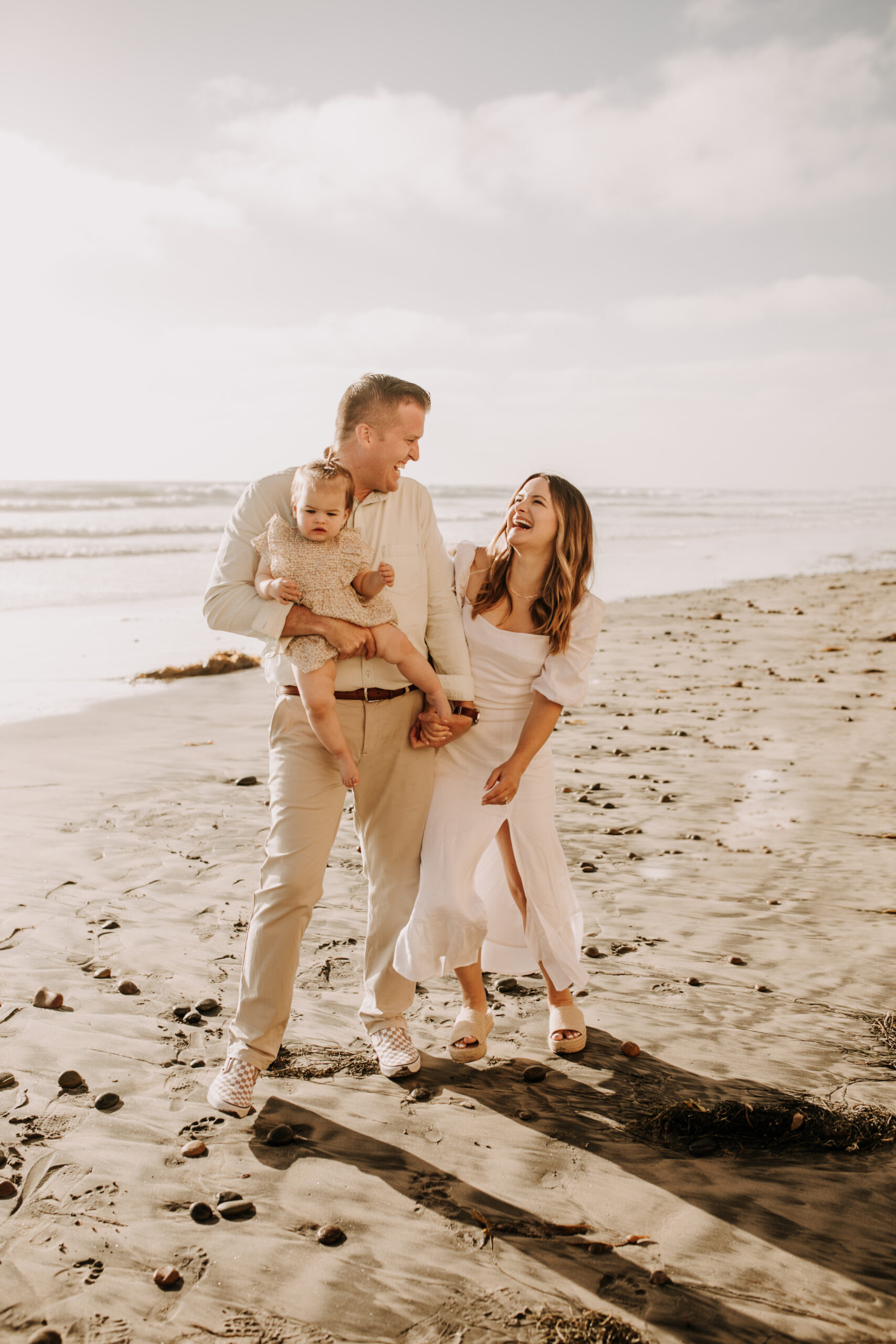 golden hour candid family photos beach photoshoot family photoshoot outdoor family photos San Diego family photographer Sabrina kinsella sabrinalynnphoto