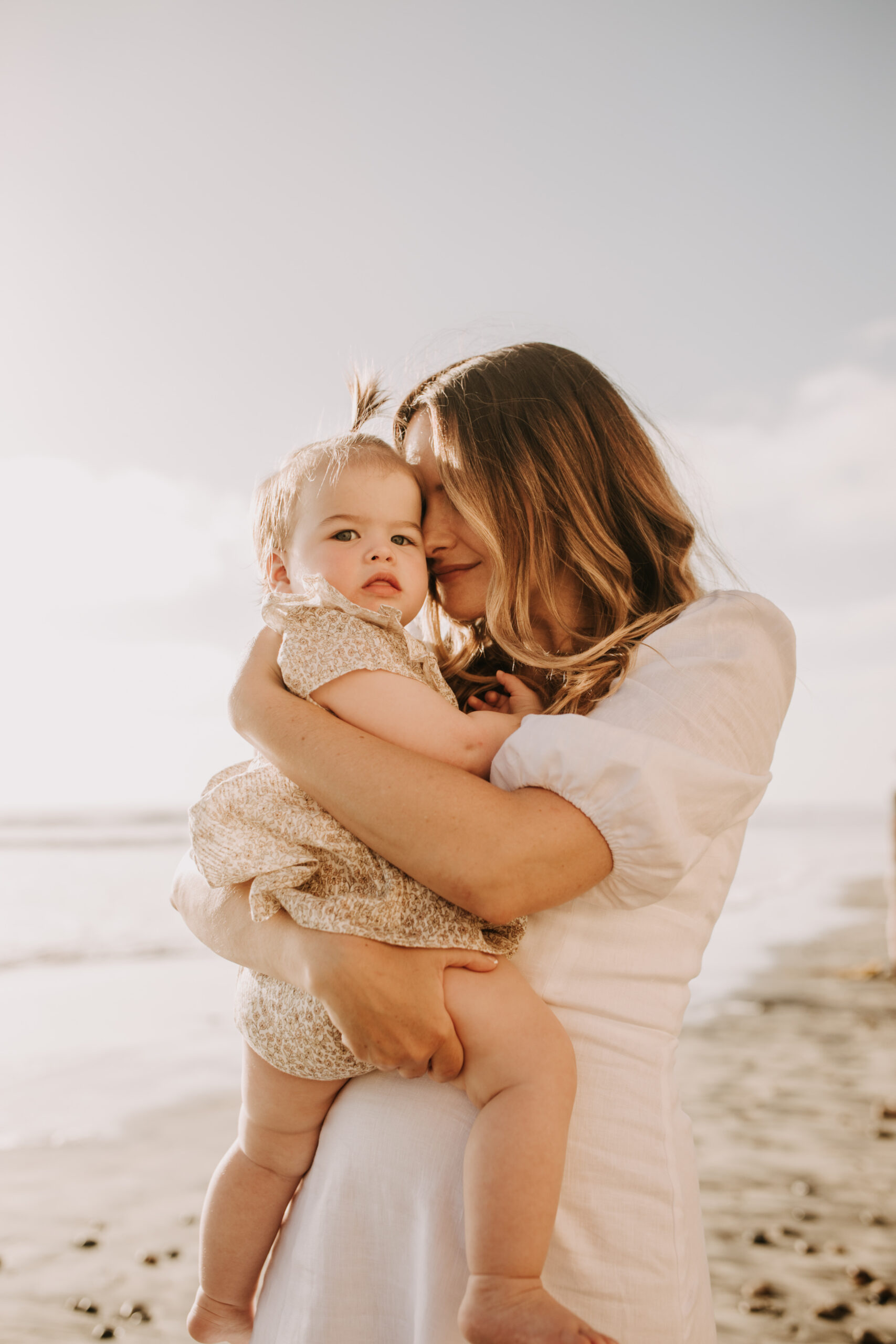 golden hour candid family photos beach photoshoot family photoshoot outdoor family photos San Diego family photographer Sabrina kinsella sabrinalynnphoto