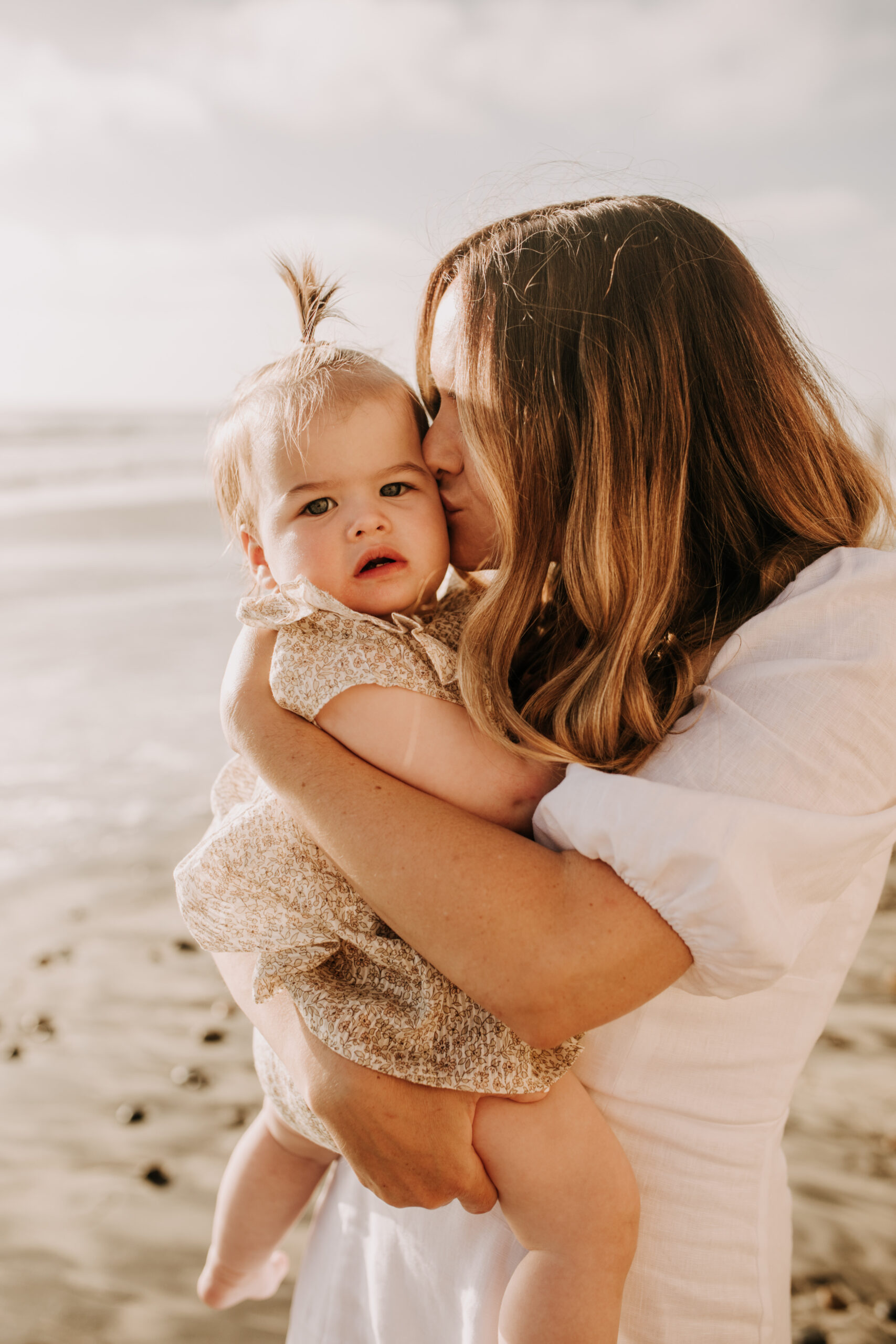 golden hour candid family photos beach photoshoot family photoshoot outdoor family photos San Diego family photographer Sabrina kinsella sabrinalynnphoto