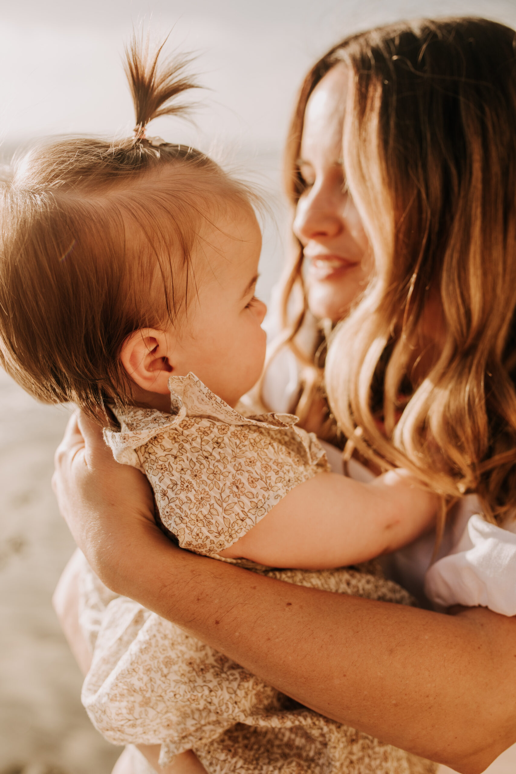 golden hour candid family photos beach photoshoot family photoshoot outdoor family photos San Diego family photographer Sabrina kinsella sabrinalynnphoto