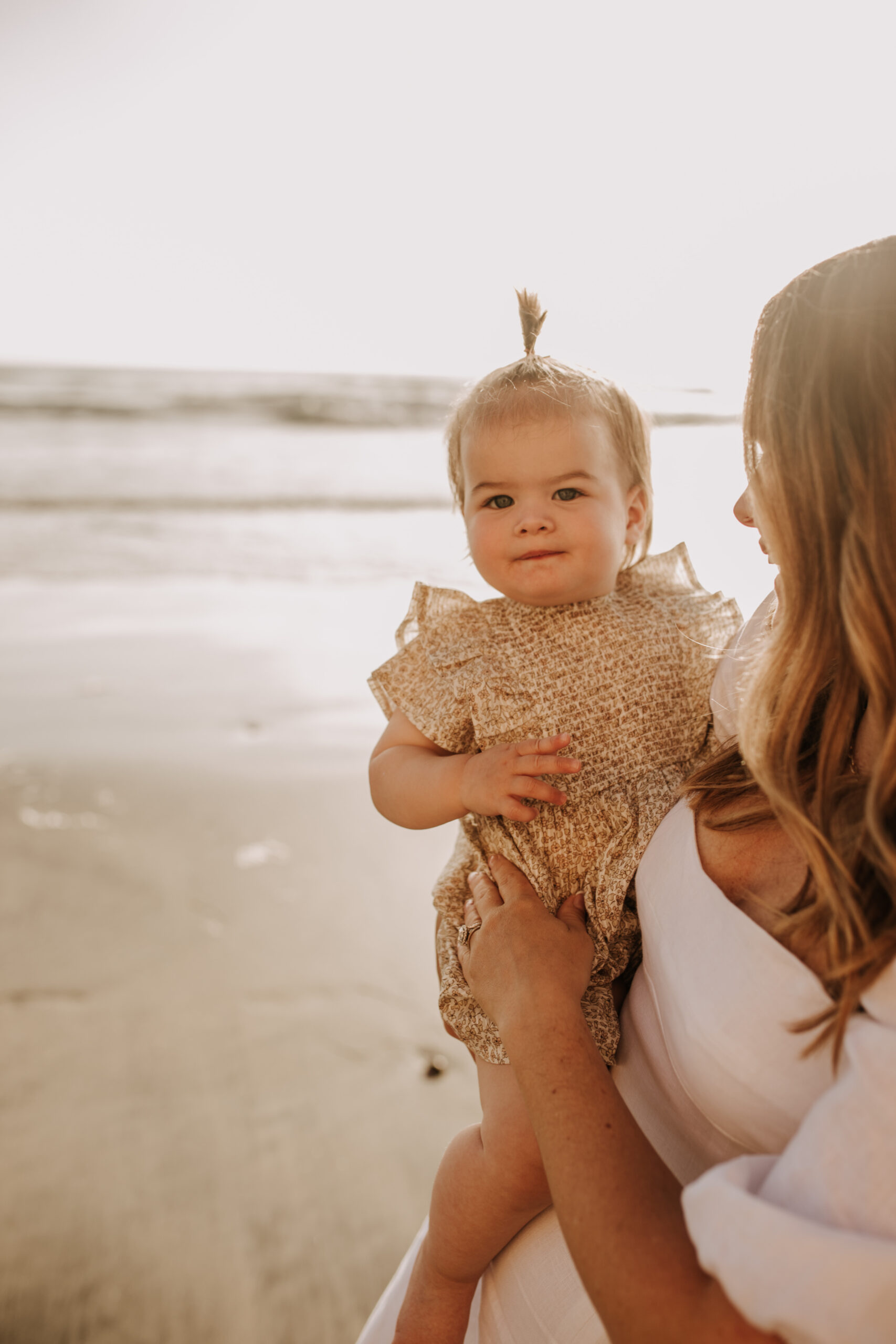 golden hour candid family photos beach photoshoot family photoshoot outdoor family photos San Diego family photographer Sabrina kinsella sabrinalynnphoto