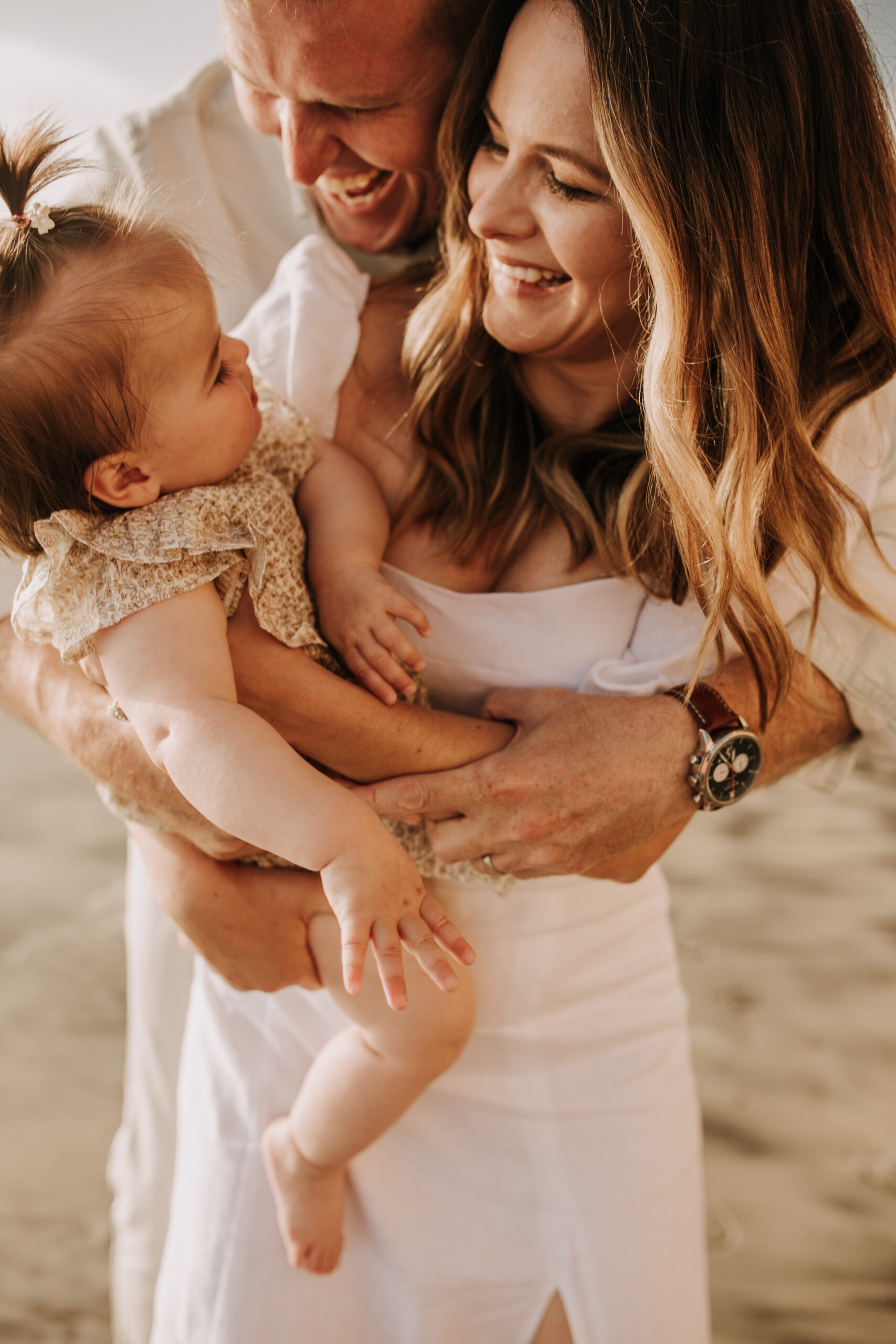 golden hour candid family photos beach photoshoot family photoshoot outdoor family photos San Diego family photographer Sabrina kinsella sabrinalynnphoto