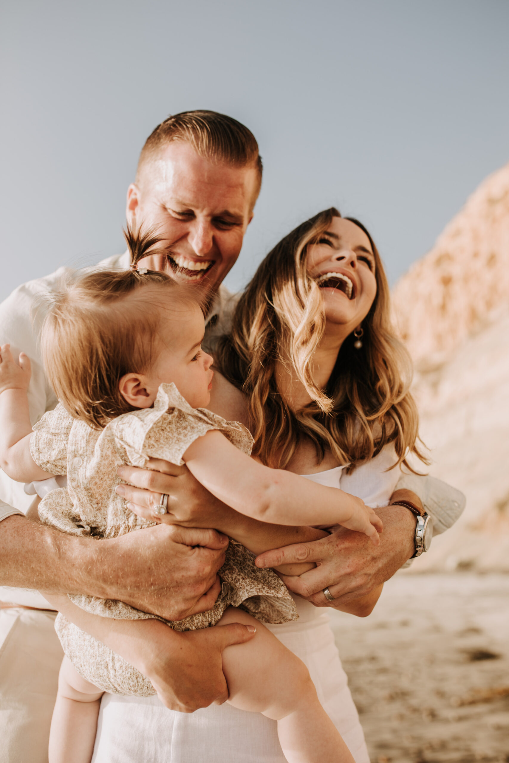 golden hour candid family photos beach photoshoot family photoshoot outdoor family photos San Diego family photographer Sabrina kinsella sabrinalynnphoto