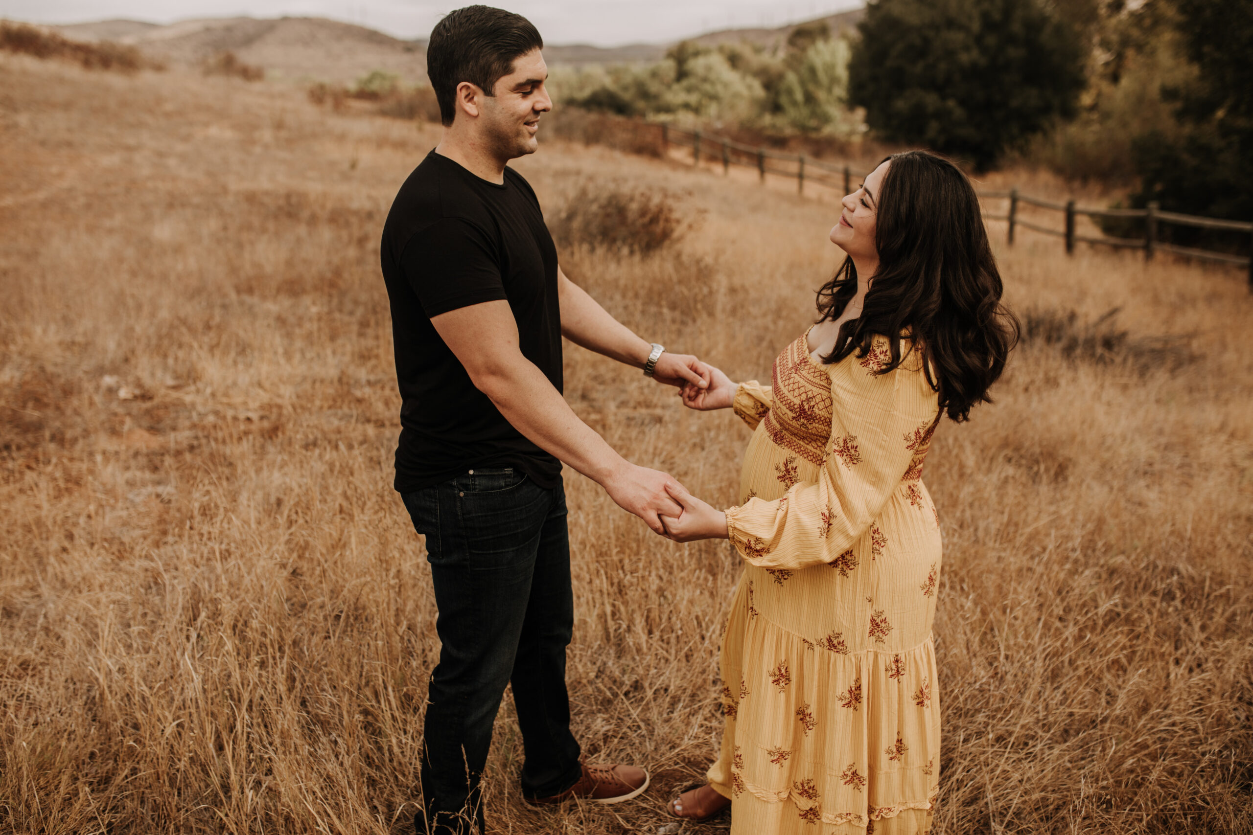 warm morning photos outdoor maternity photography expecting San Diego motherhood maternity photographer Sabrina Kinsella sabrinalynnphoto couples photoshoot fall photos