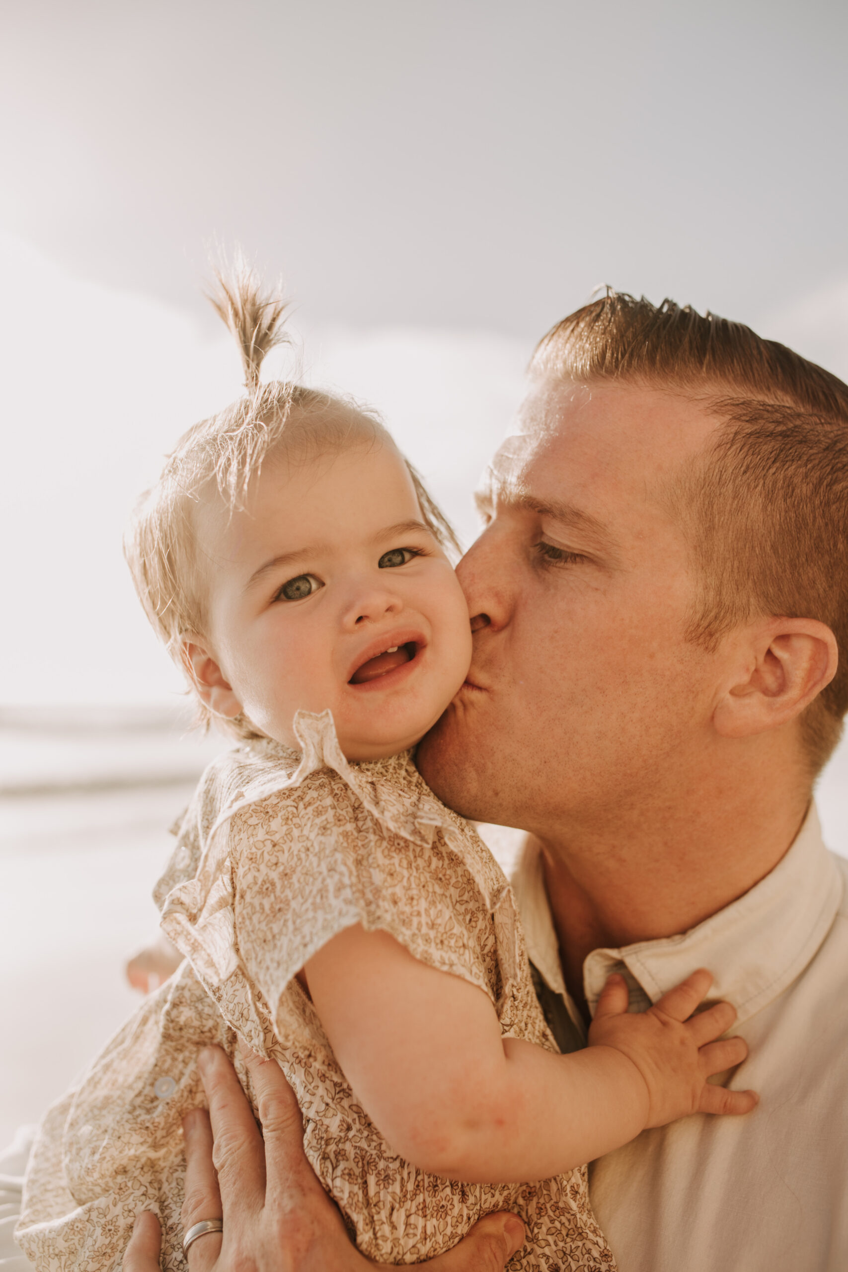 golden hour candid family photos beach photoshoot family photoshoot outdoor family photos San Diego family photographer Sabrina kinsella sabrinalynnphoto