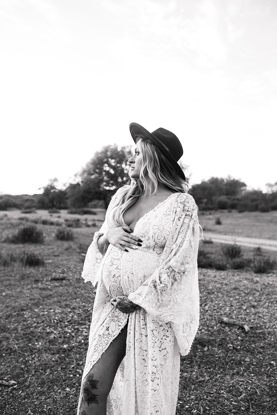 maternity photos outdoor maternity maternity fashion white dress maternity photoshoot inspo San Diego maternity photographer Sabrina Kinsella