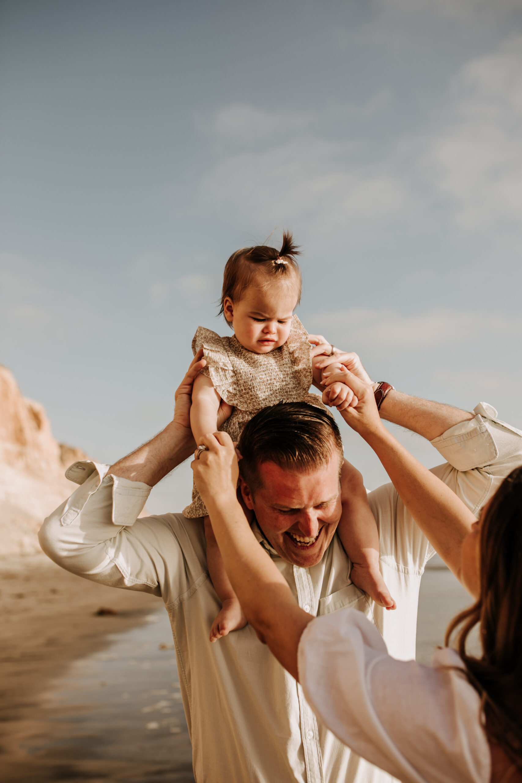 golden hour candid family photos beach photoshoot family photoshoot outdoor family photos San Diego family photographer Sabrina kinsella sabrinalynnphoto