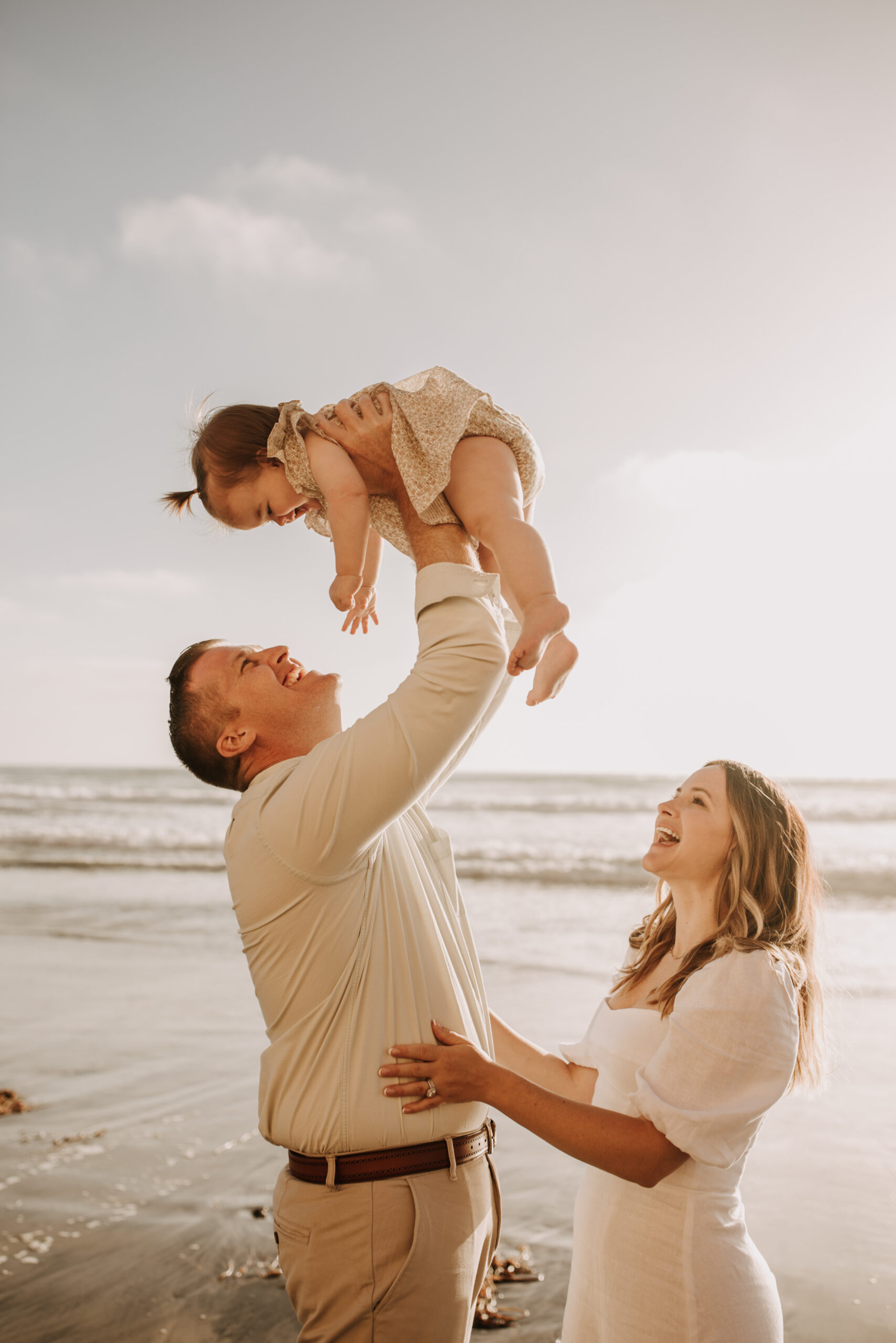 golden hour candid family photos beach photoshoot family photoshoot outdoor family photos San Diego family photographer Sabrina kinsella sabrinalynnphoto