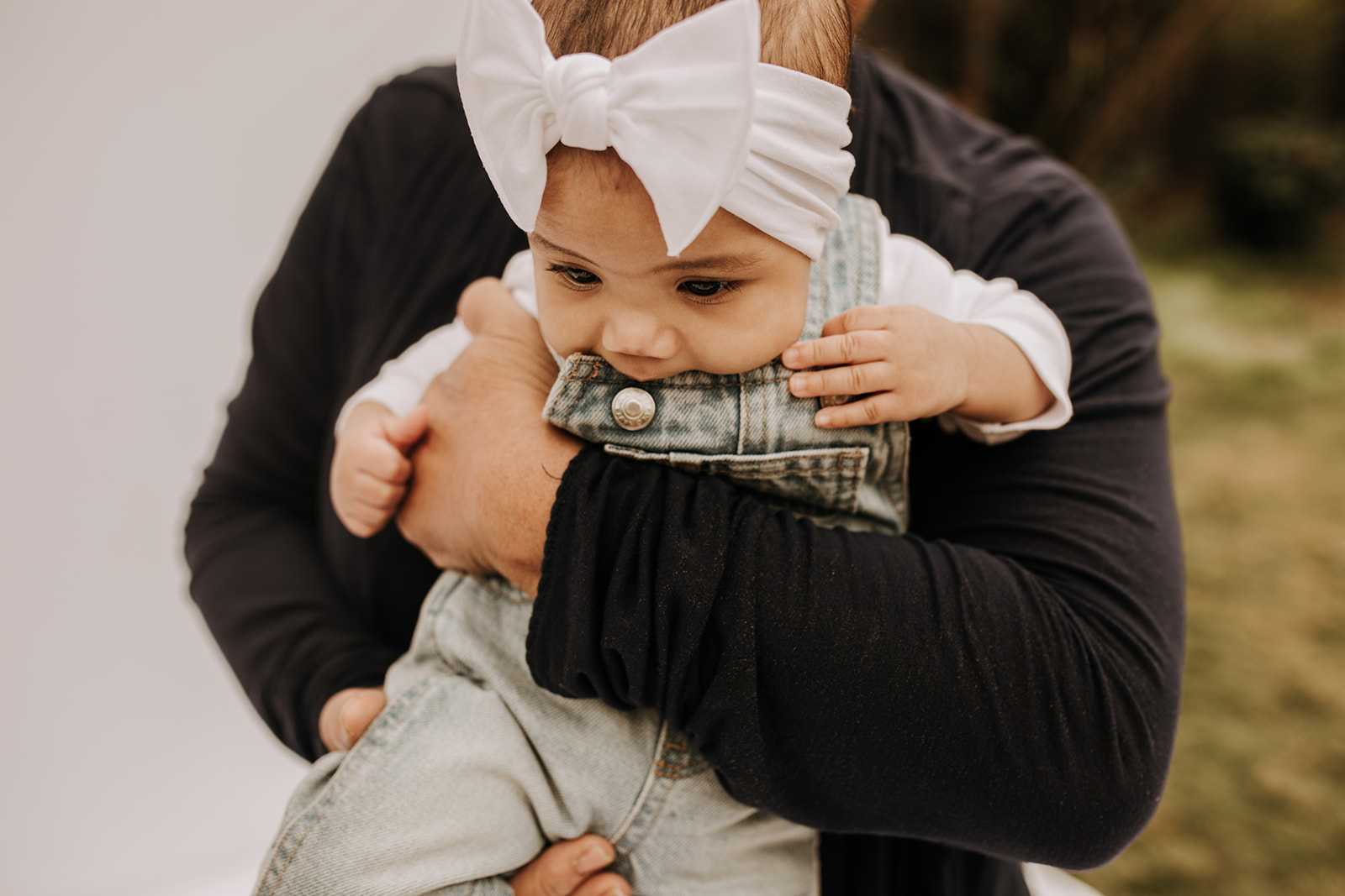 backyard mini mama and me mothers day photos motherhood photography candid family photos San Diego family photographer Sabrina kinsella