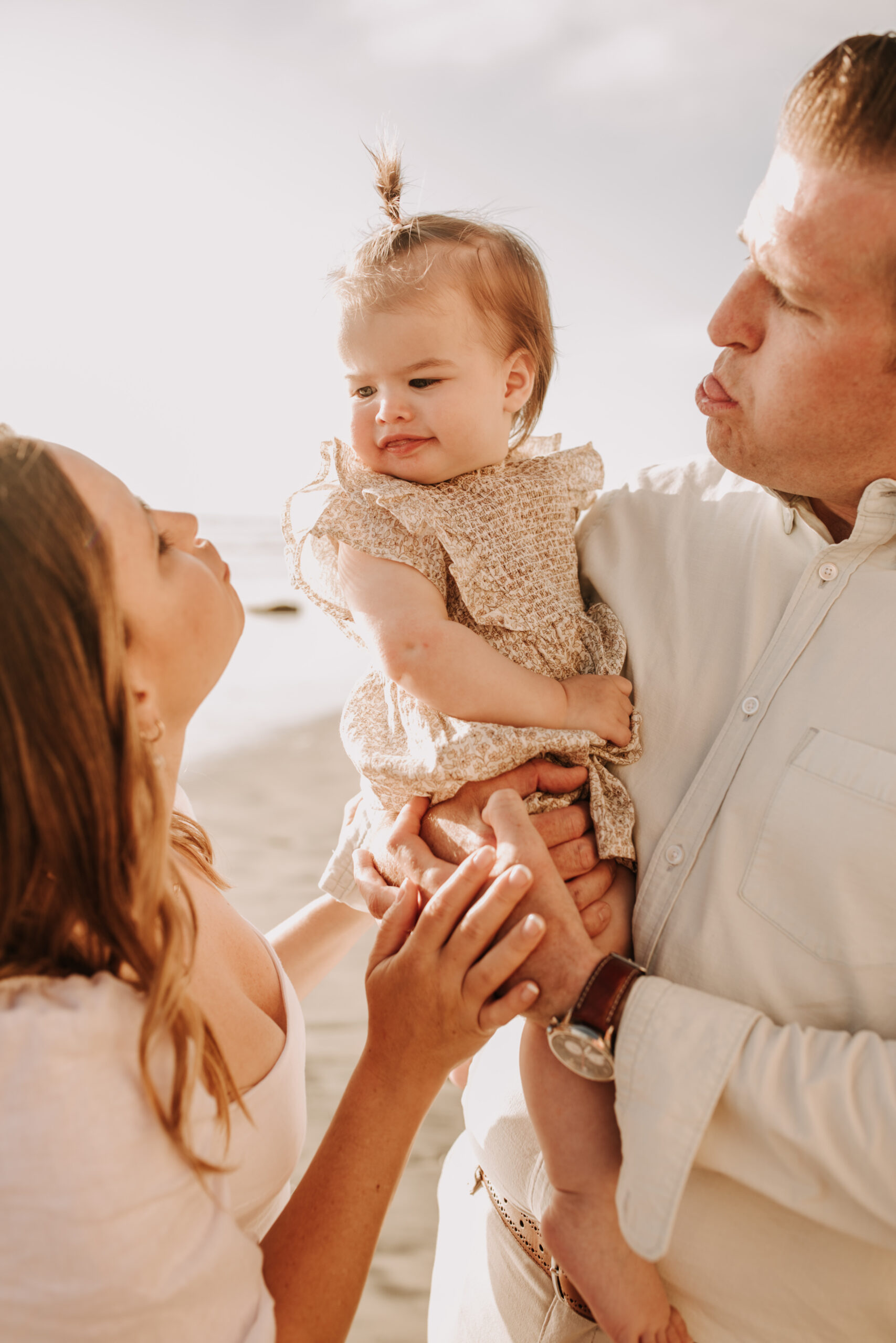 golden hour candid family photos beach photoshoot family photoshoot outdoor family photos San Diego family photographer Sabrina kinsella sabrinalynnphoto