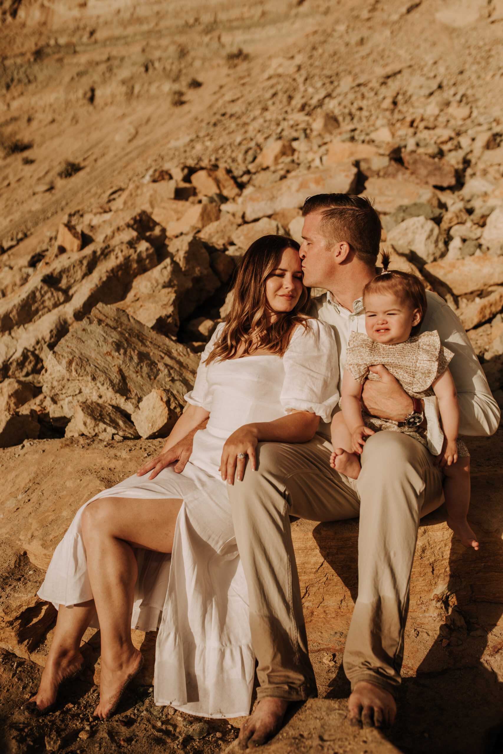 golden hour candid family photos beach photoshoot family photoshoot outdoor family photos San Diego family photographer Sabrina kinsella sabrinalynnphoto