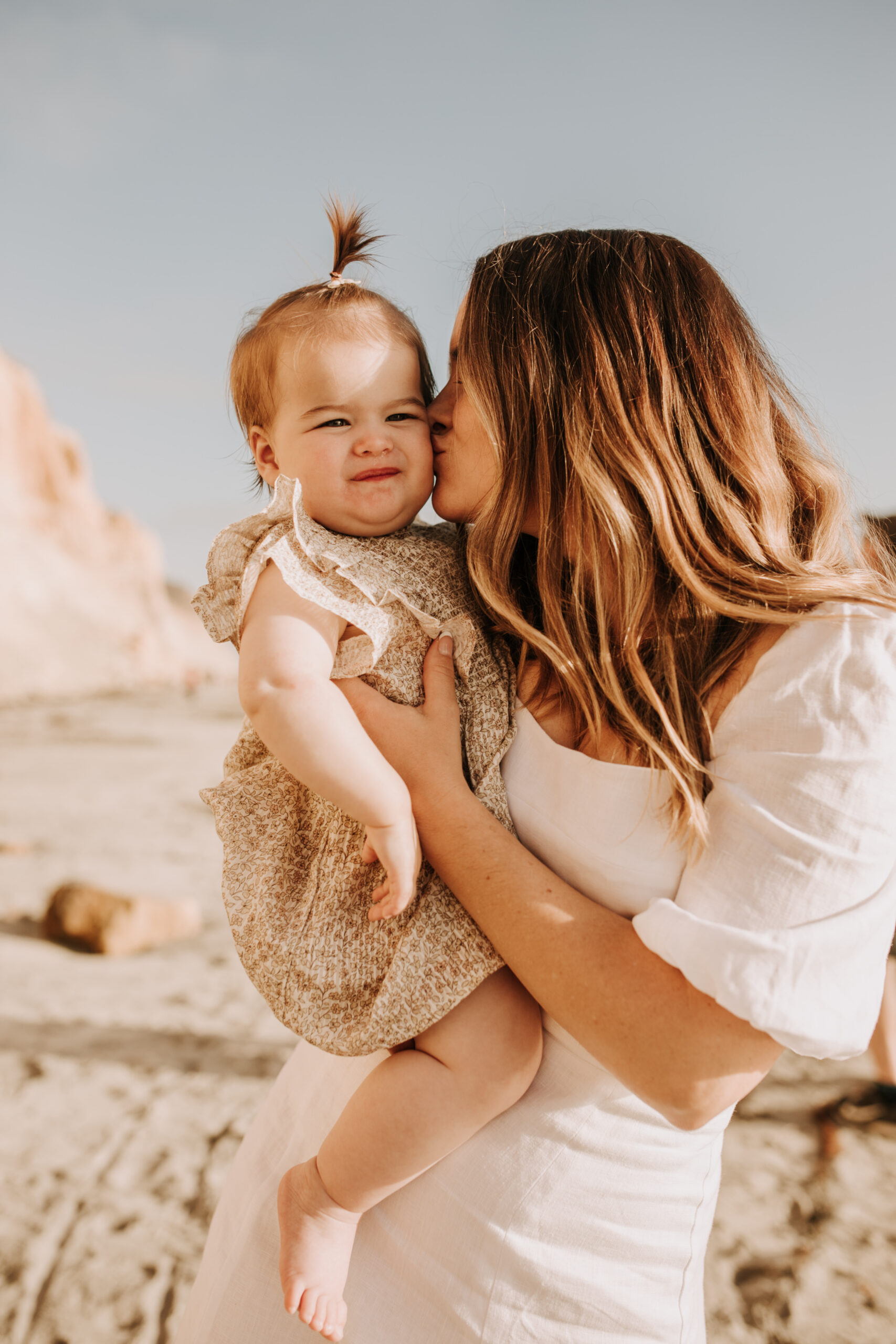 golden hour candid family photos beach photoshoot family photoshoot outdoor family photos San Diego family photographer Sabrina kinsella sabrinalynnphoto