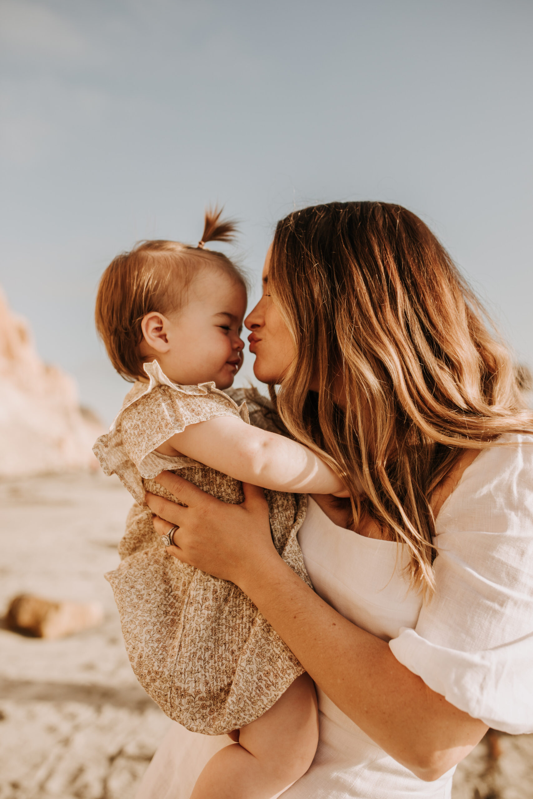 golden hour candid family photos beach photoshoot family photoshoot outdoor family photos San Diego family photographer Sabrina kinsella sabrinalynnphoto